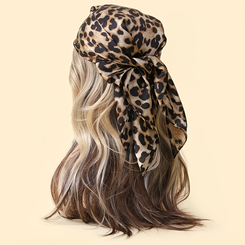 The Scarf Features Leopard Print As Its Core Design, With A Warm Brown Base With Stripes. Texture And Strong Visual Impact Vintage With Modern Light Luxury, Breaking The Of Basic
