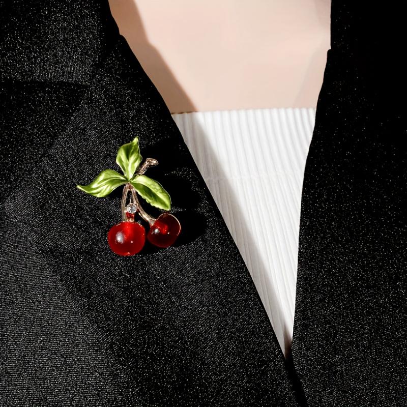 E-shop Frisches Grünblatt Rote Kirsche Brosche, Hochwertige Exquisite Anstecknadel, Minimalistisches Kreatives Hemdblumen-Accessoire für Anzug Revers