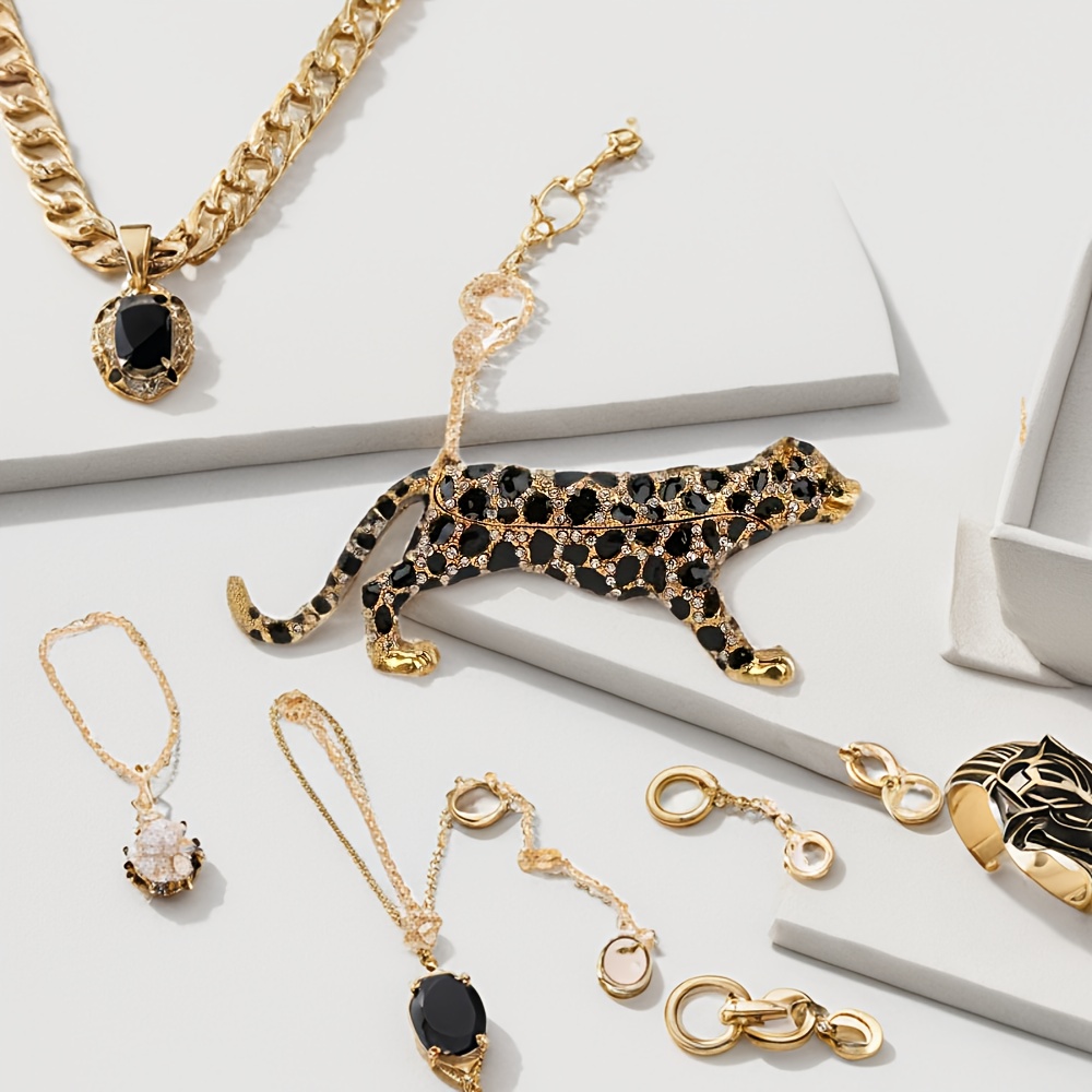 

Luxurious 24k Gold-plated 5.7-inch Leopard-themed Jewelry Trinket Box, With Crystal Accents And Featuring A Hinged Leopard Figurine For Collectors