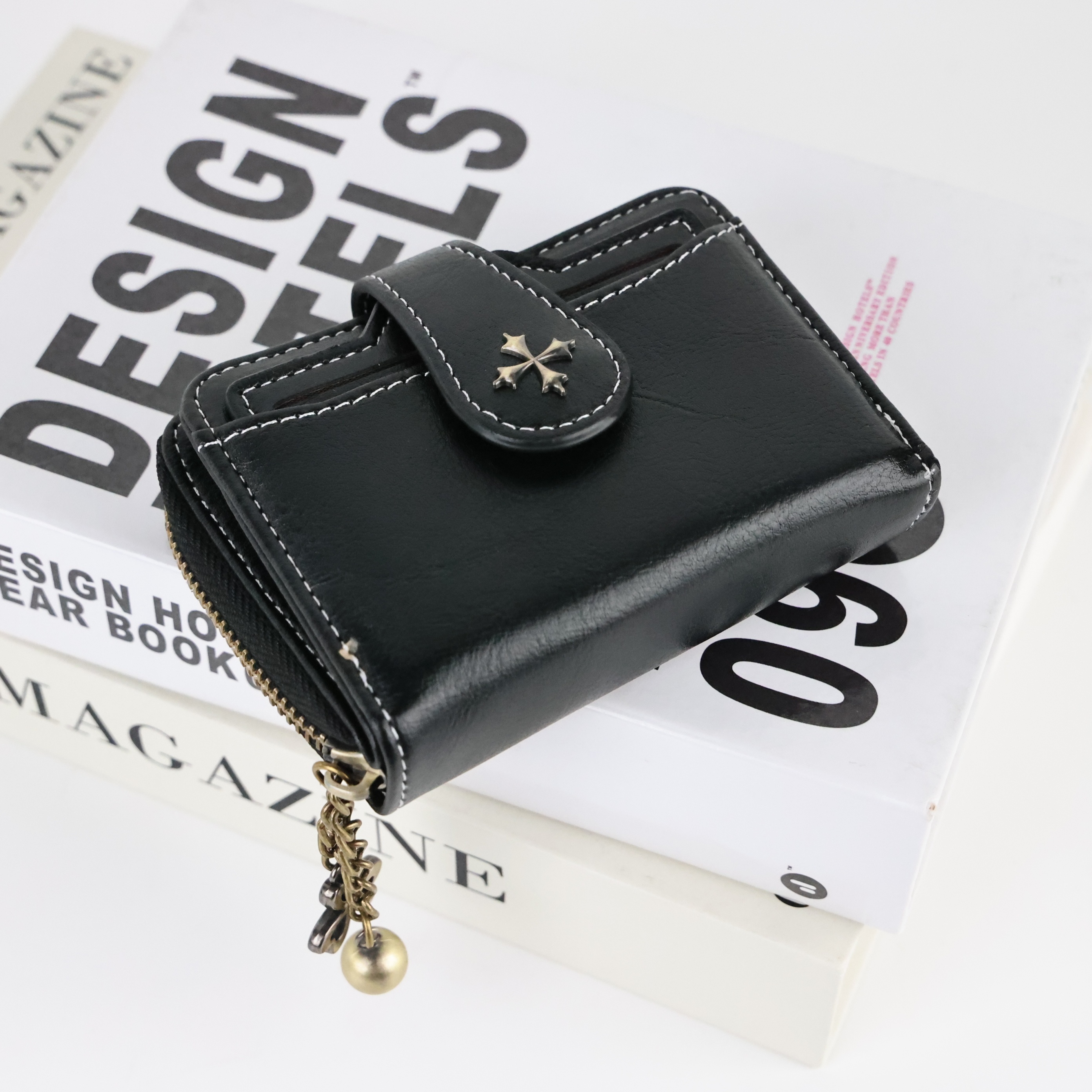 

1pc Pu Leather Short Mini Wallet, Y2k Cute Trendy Purse With Star, Casual Style Card Holder Coin Pocket(4.72''x 1.57''x 3.54'')