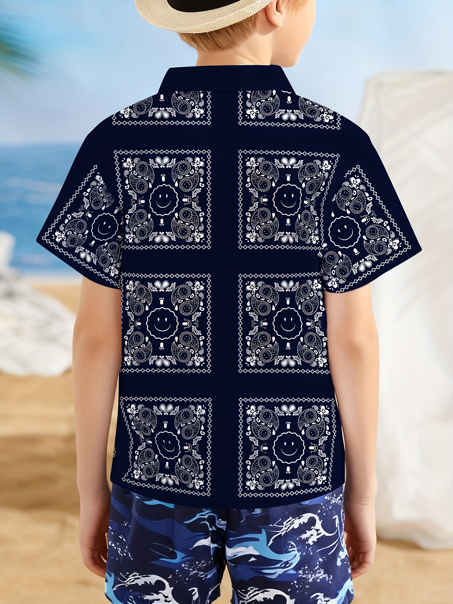 Camisa de Manga Corta para Niños en Azul Oscuro con Estampado Digital de Flores Blancas, Ideal para Uso Diario Casual, Cómoda y Holgada, Tela de Rayón de Bambú de 125g
