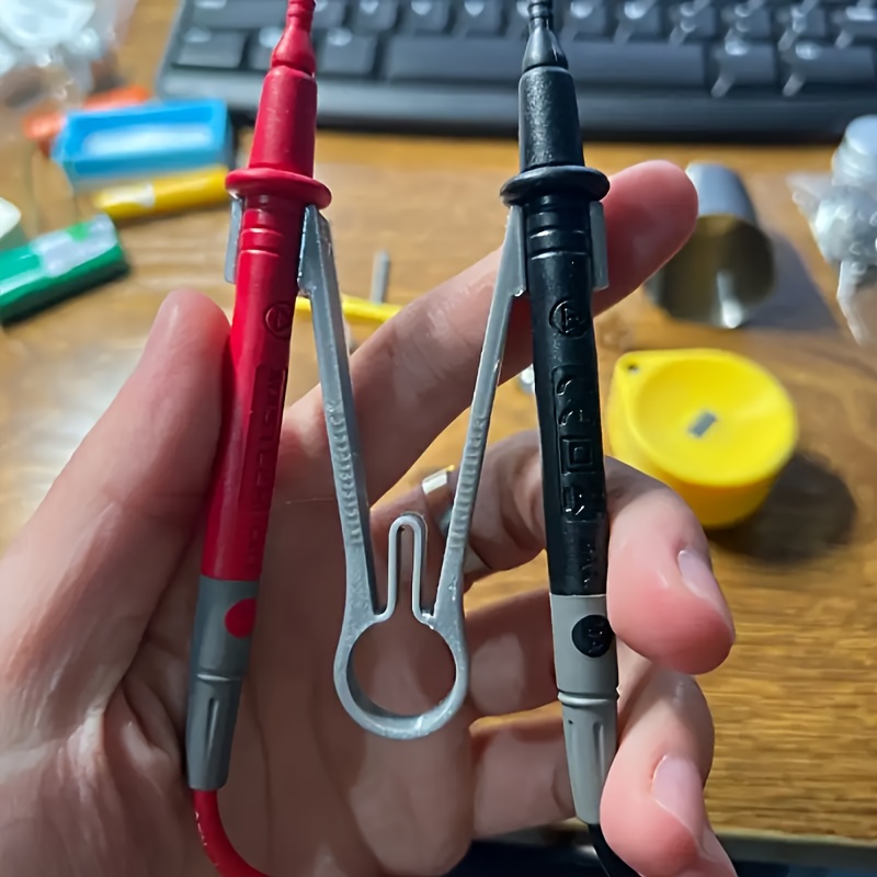 2 piezas Soporte de sonda de multímetro y operación con una sola mano - Asistente de clip de bolígrafo de sonda de prueba adecuado para sondas de punta comunes, compatible con cables de prueba de componentes, para electricistas, aficionados