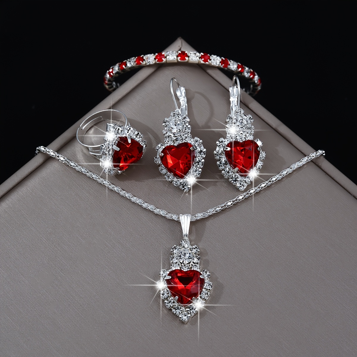 E-shop 5-teiliges Set, modischer Damenschmuck aus Edelstahl mit Strasssteinen im herzförmigen Design, inklusive Halskette, Armband, Ohrringen Ring, ein