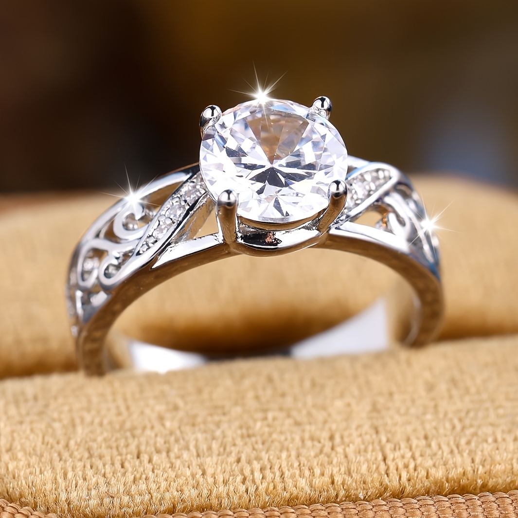 Women's Classic Round White Synthetic Zirconia Ring