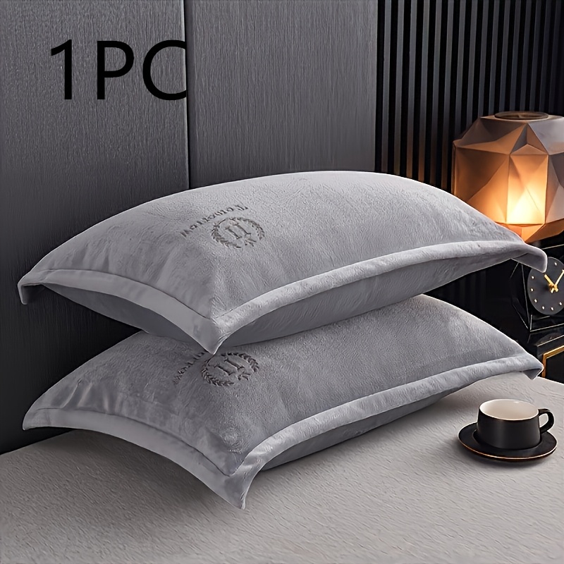 TEMU 1pc High-end Luxurious Embroidered Plush Pillowcase, Comfortable Skin-friendly Milk Velvet Fabric, (1pc Without ) Machine Washable, Small Gift