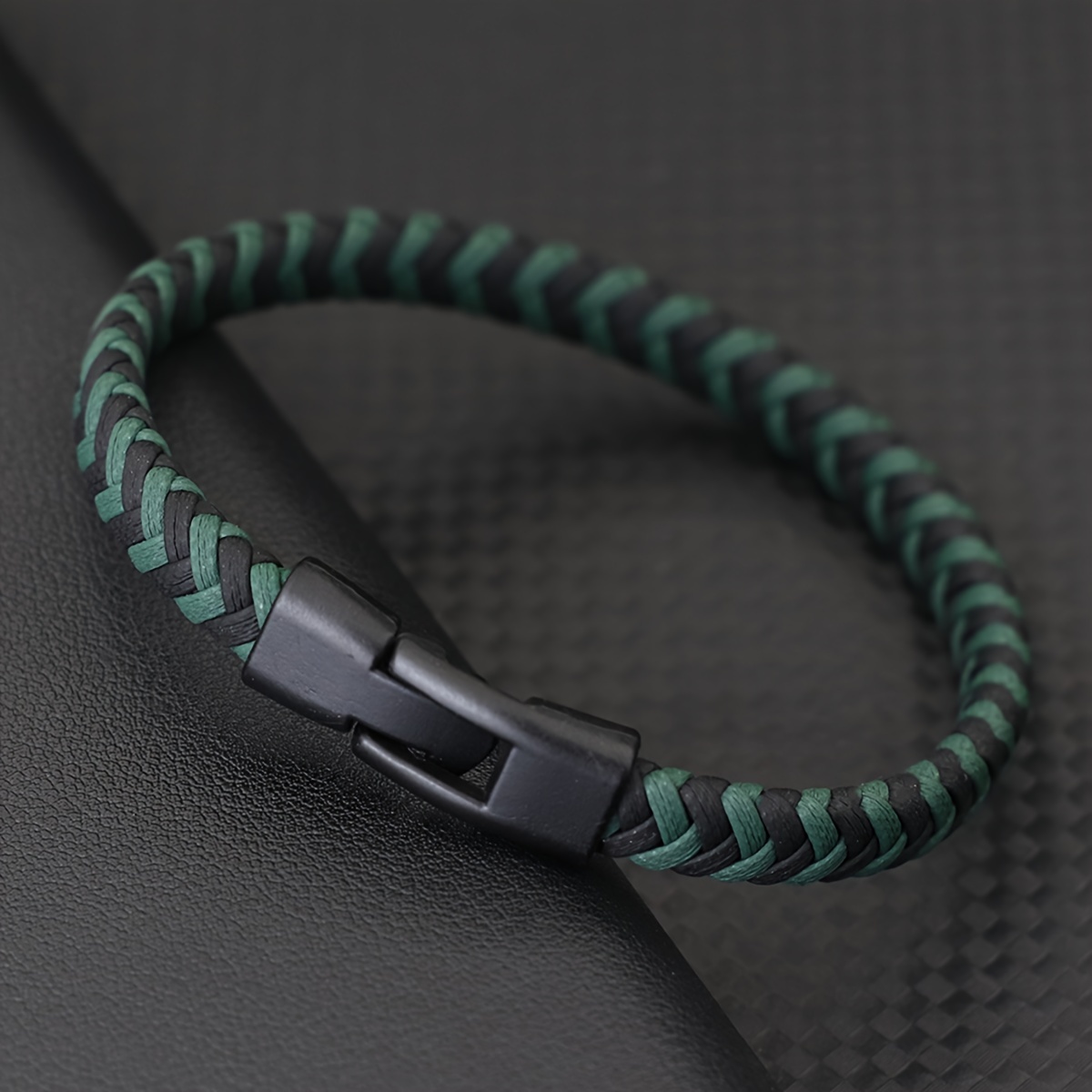 E-shop Herren Armband aus schwarzem geflochtenem Kunstleder - Stilvolles Armband für Partys & Freizeitkleidung