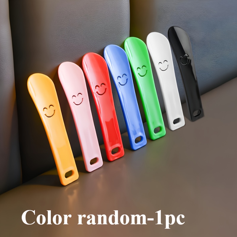 1pc Color Random Happy Face Portable Shoehorn - Durable Plastic, Suitable For Boots And Sneakers, Protective Shoes, Hand Washing , Home Essential