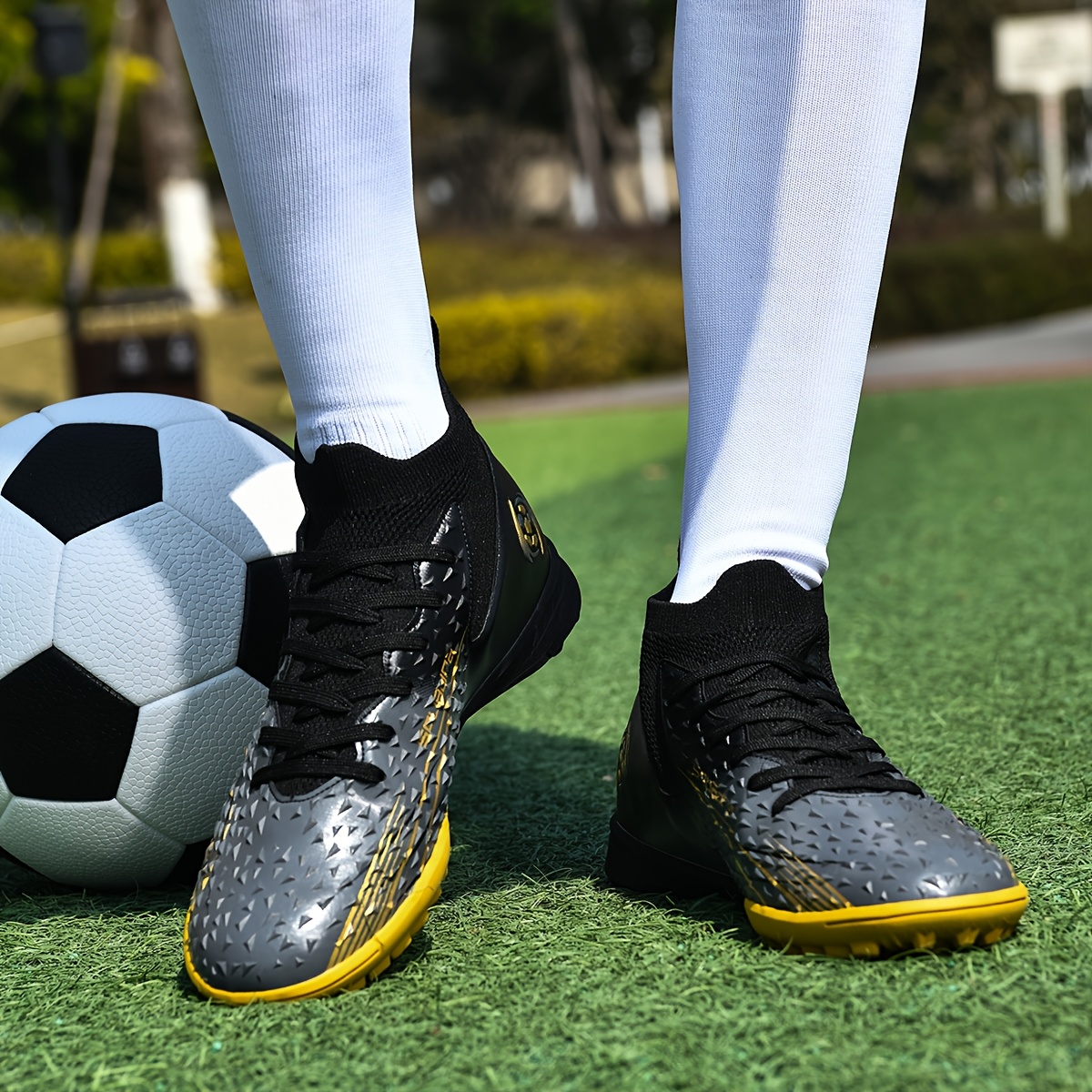 Zapatillas, Zapatos de Entrenamiento de Fútbol de Caña Alta para Hombres y Mujeres - Ligeros, Transpirables, con Cordones, Diseño Moderno - Zapatos Unisex para Todas las Estaciones | Botas de Fútbol Profesionales | Aplicables en Múltiples Superficies | Dos Colores