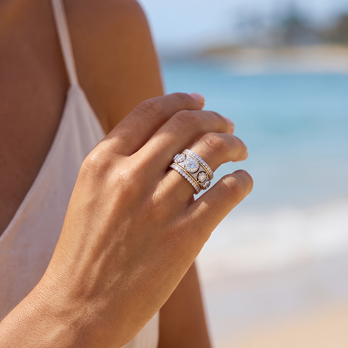 Women's Luxurious Two-Tone Palace-Style Ring for Weddings