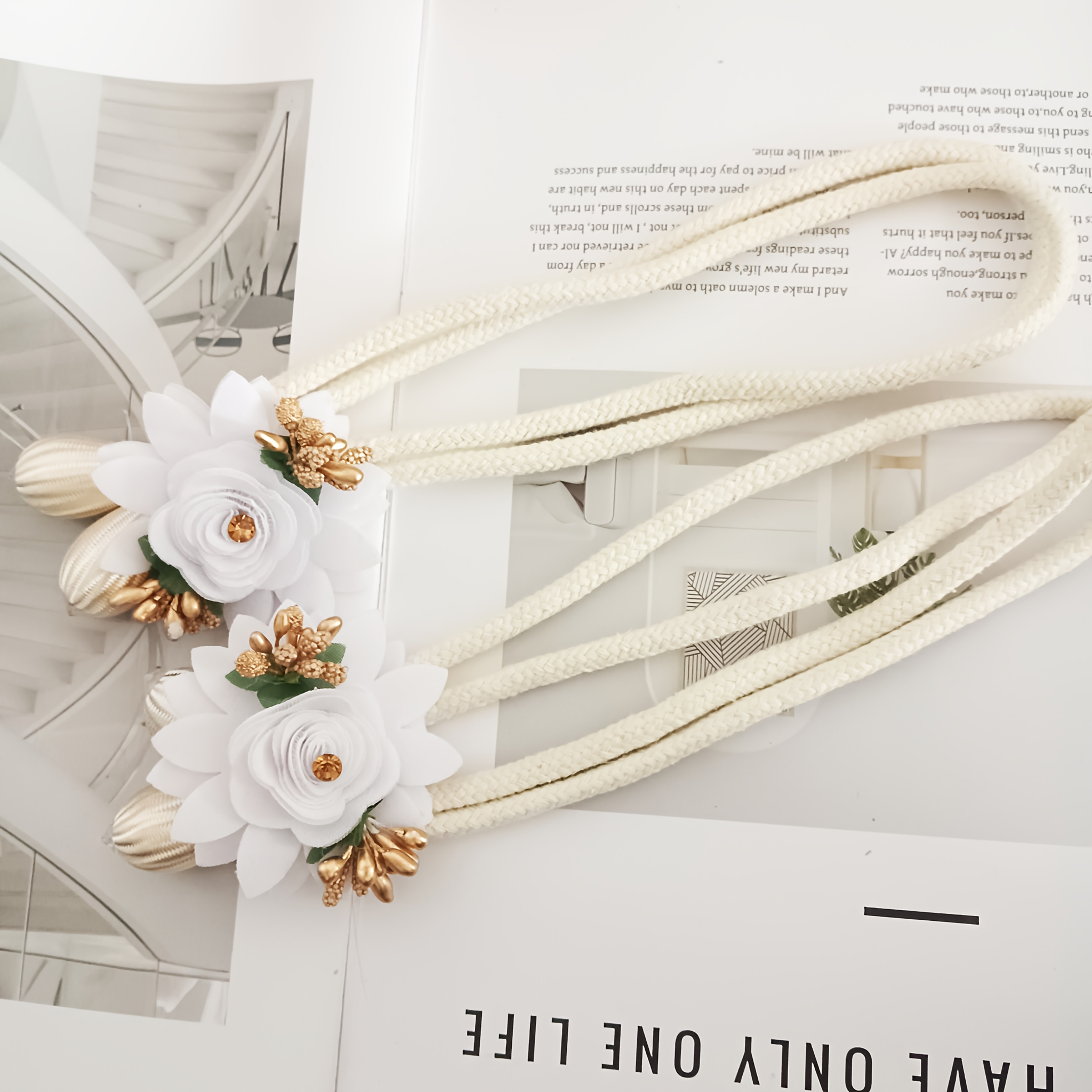 E-shop 2 Stück Elegante Blumen-Vorhanghaken – Verstellbare Vorhanghalter mit Sonnenblumendesign, Hochwertige Vorhanghalter für Wohnzimmer, Schlafzimmer