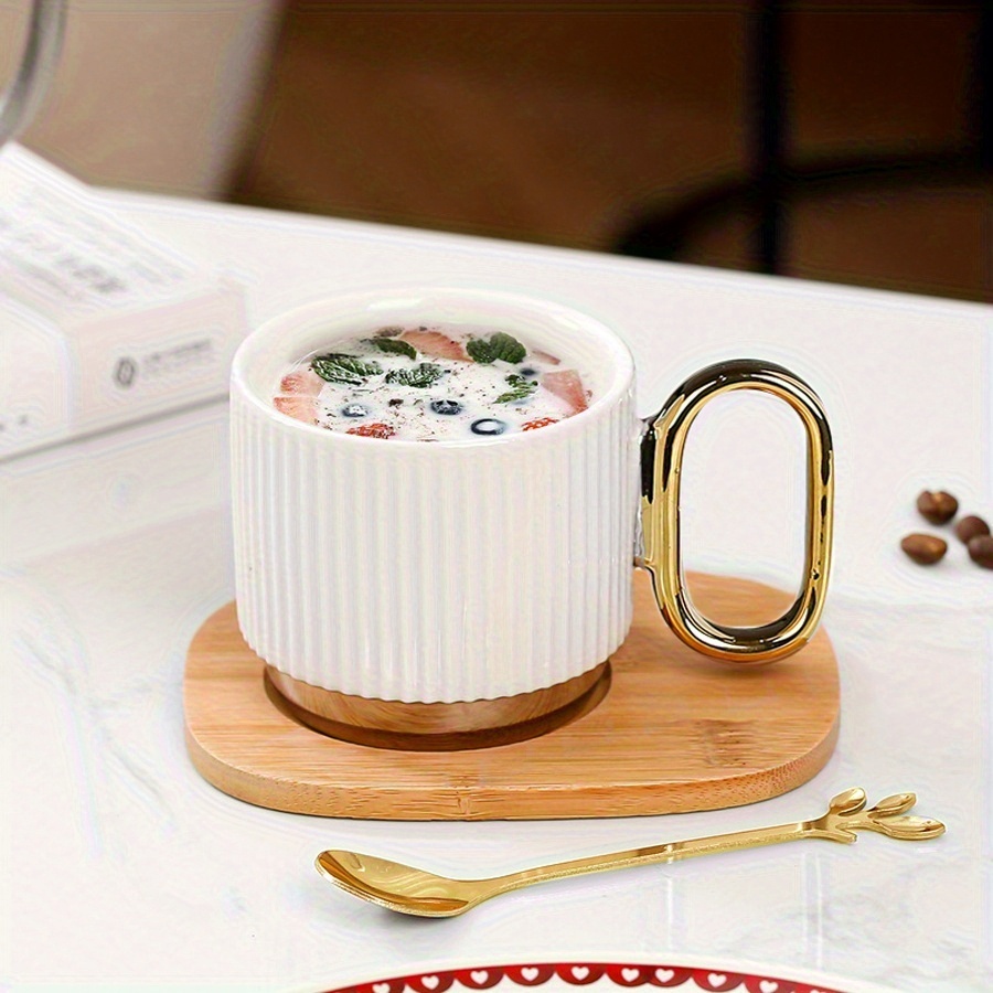 1Set Light Luxury Coffee Cup Set with Saucer And Spoon, Elegant Striped Design Ceramic Matcha Cup Espresso Cup with Bamboo Wood Saucer, Exquisite Breakfast Cup Saucer Spoon Set for Coffee Milk Juice Cocoa Matcha