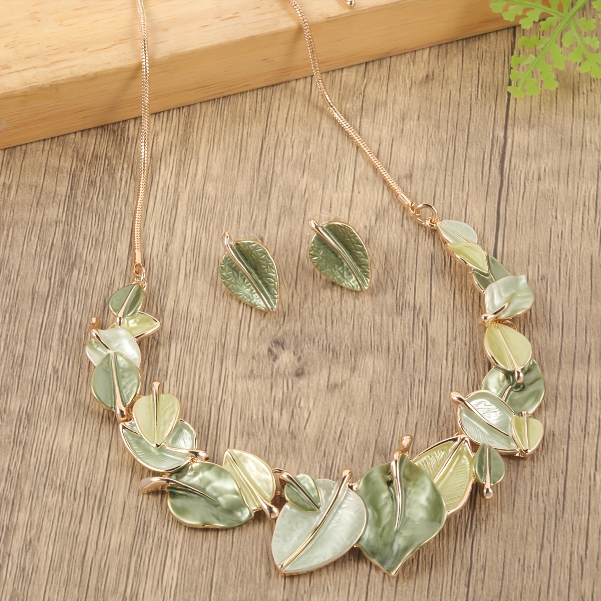 

Leaf-shaped Earrings And Necklace 2pcs Set Zinc Alloy Enamel Drip Oil Artificial Kc Olive Lawn Party Wedding Accessories Luxury Banquet Gift Style