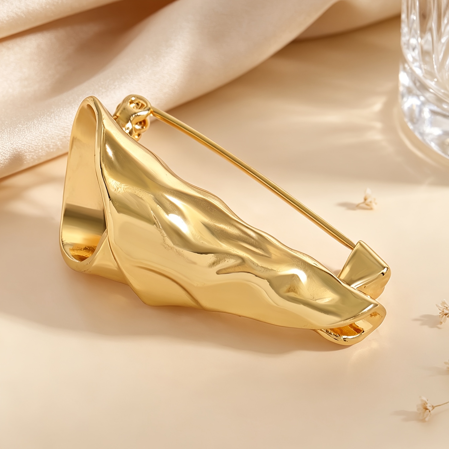 TEMU 1 Cute Mini Flower-arranging Pleated Vase Brooch, Bouquet Design, Creative Flower Tube Brooch For A Suit, A Niche Accessory Gift For Women