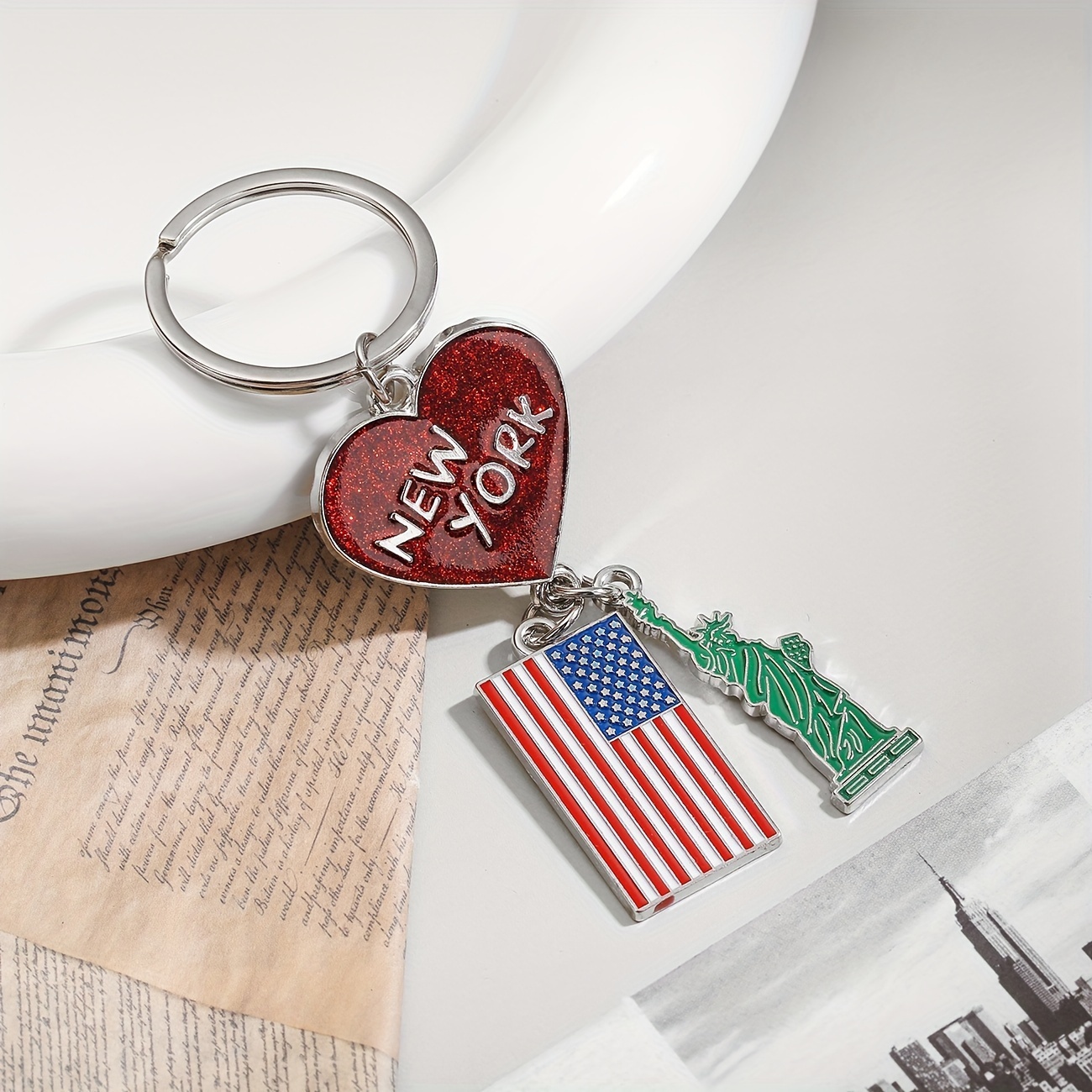 

1pc Chic Nyc-inspired Keychain With Statue Of & American Flag Charms - Red, Zinc Alloy, Gift Or Souvenir