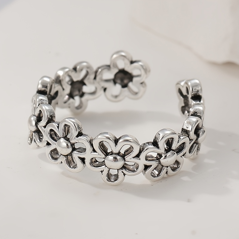 Women's Fancy Black Flower Hollow Adjustable Toe Ring