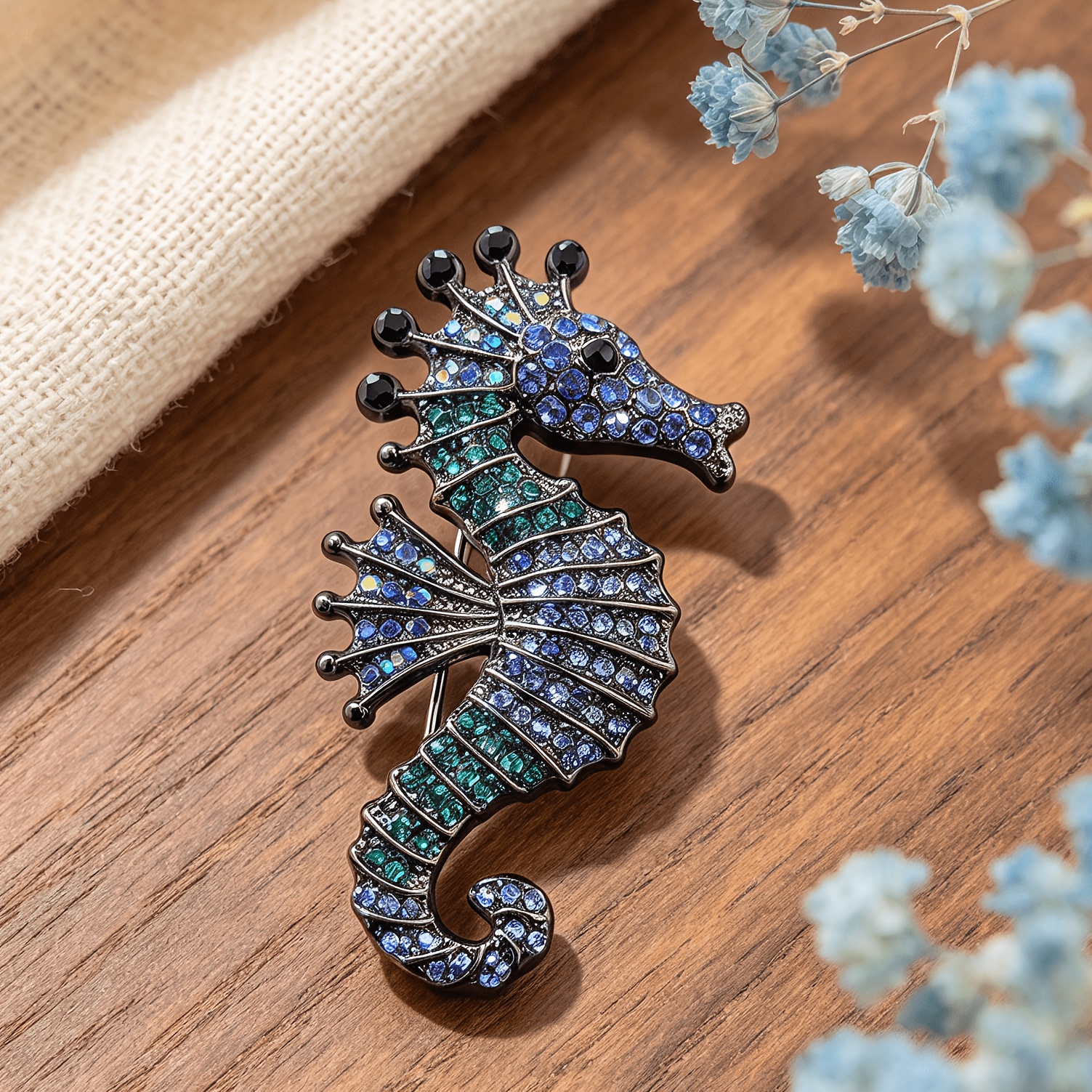 TEMU 1 broche de de mar de diamantes completos en degradado azul-verde, pin retro estilo oceánico de metal negro con forma de pistola, adecuado para