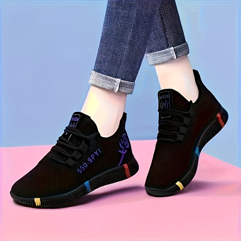 Alternative view of Tenis casuales bajos para mujer, negros con detalles en rojo y multicolor, parte superior y forro de tela…