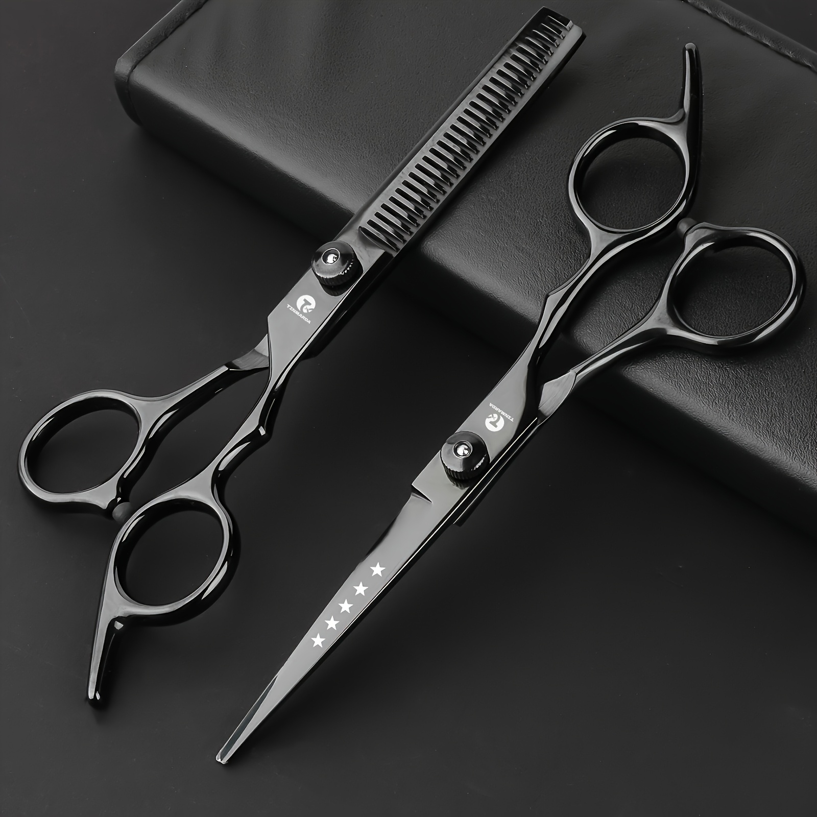 E-shop 2 Stück Professionelle Friseurscheren-Set – Schwere Schwarze & Goldene Haarschneidescheren mit ergonomischen rutschfesten Griffen, gezackten