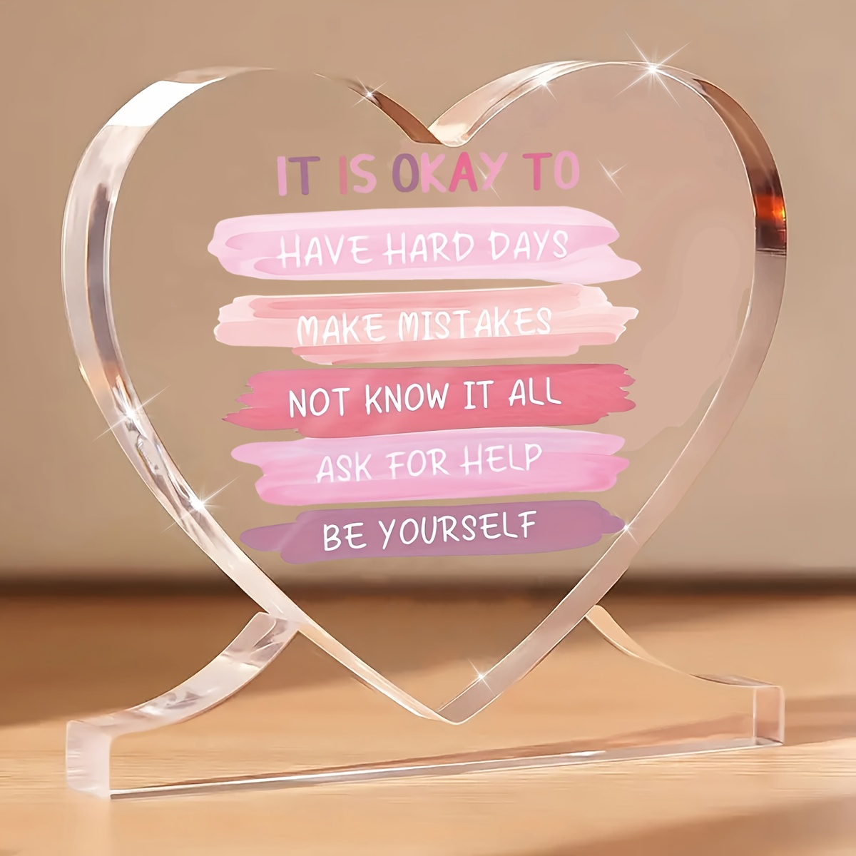 E-shop Rosa Herz Acryl mit Basis Inspirierende Schreibtischdeko - Positive Affirmationen für Frauen "Schwere Tage Sind Okay" & "Ich Bin Genug"