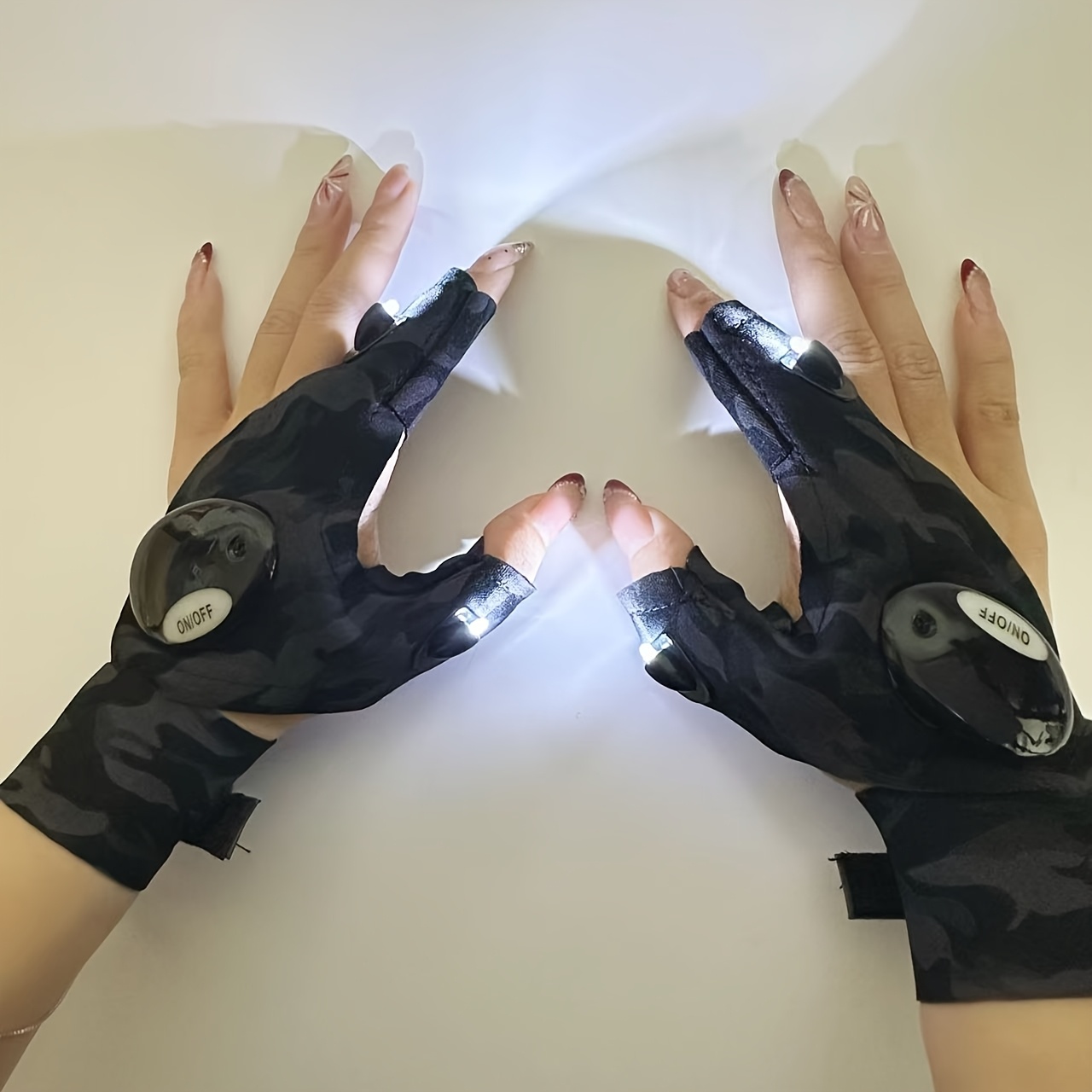 1 paire de gants lumineux camouflés, alimentés par batterie, unisexe et faciles à transporter, lampe torche gant lumineuse très pratique pour l'éclairage nocturne, cadeau parfait pour la famille et les amis
