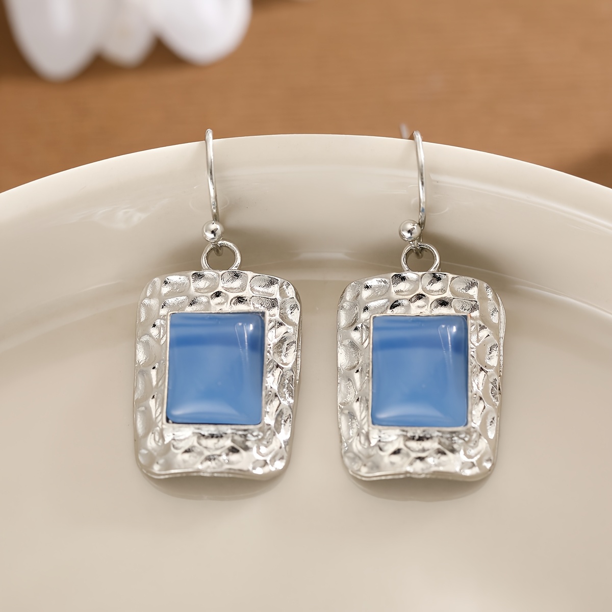 TEMU French Retro Style Blue Stone Embossed Women's Earrings Suitable For Parties Gatherings Cool Temperament Daily Wear Ear Hooks