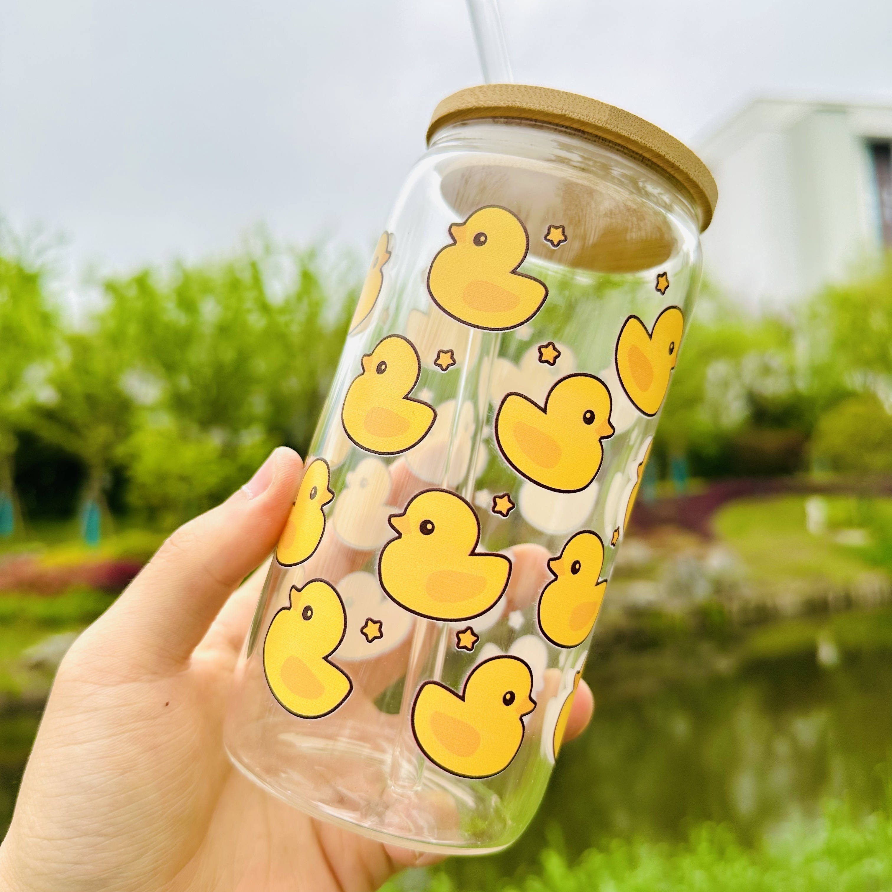 

1pc, Cartoon Ducks Pattern Drinking Glass With Lid And Straw, 500ml/16.9oz Can Shaped Water Cup, Iced Coffee Cup, For Tea, Juice, Milk, Birthday Gifts, Drinkware