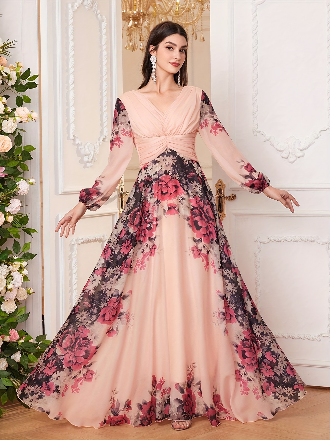 Vestido Elegante Feminino com Estampa Floral e Decote em Comprida com  Cintura Franzida para 100% Poliéster, Somente