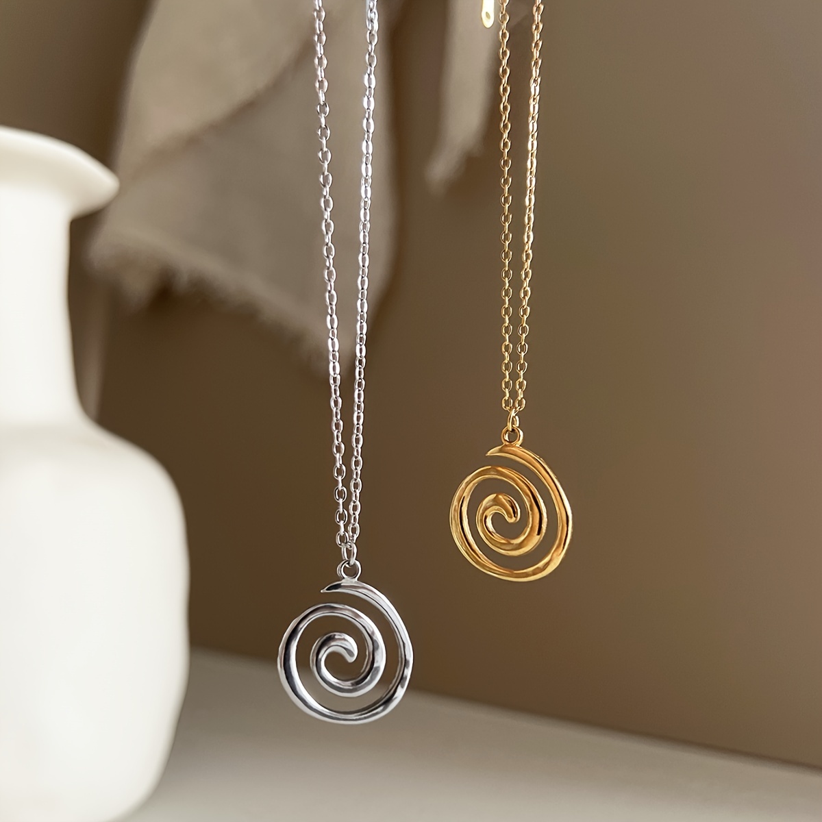 

[customer ] Elegant Stainless Steel Spiral Pendant Necklace For Women - Adjustable 40+5cm, Casual Attire & Gifting