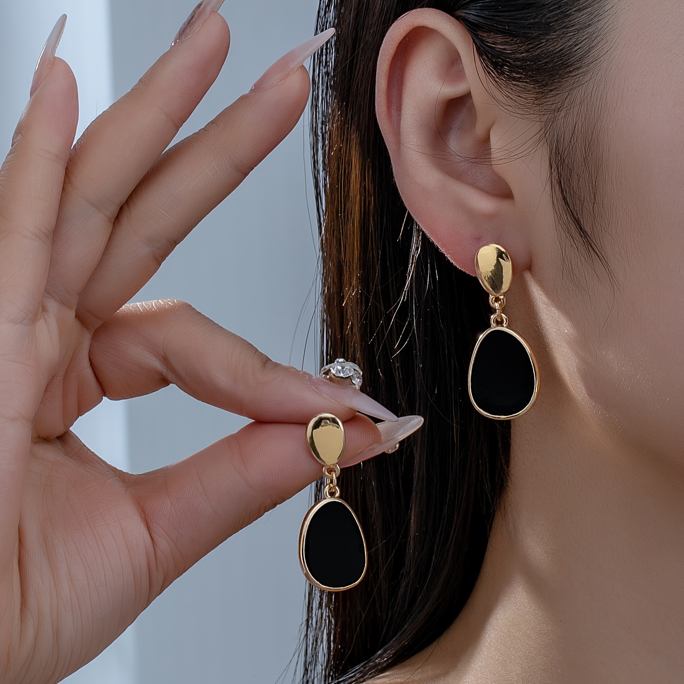 A Pair Of Stylish Light Luxury Temperament Metal Earrings
