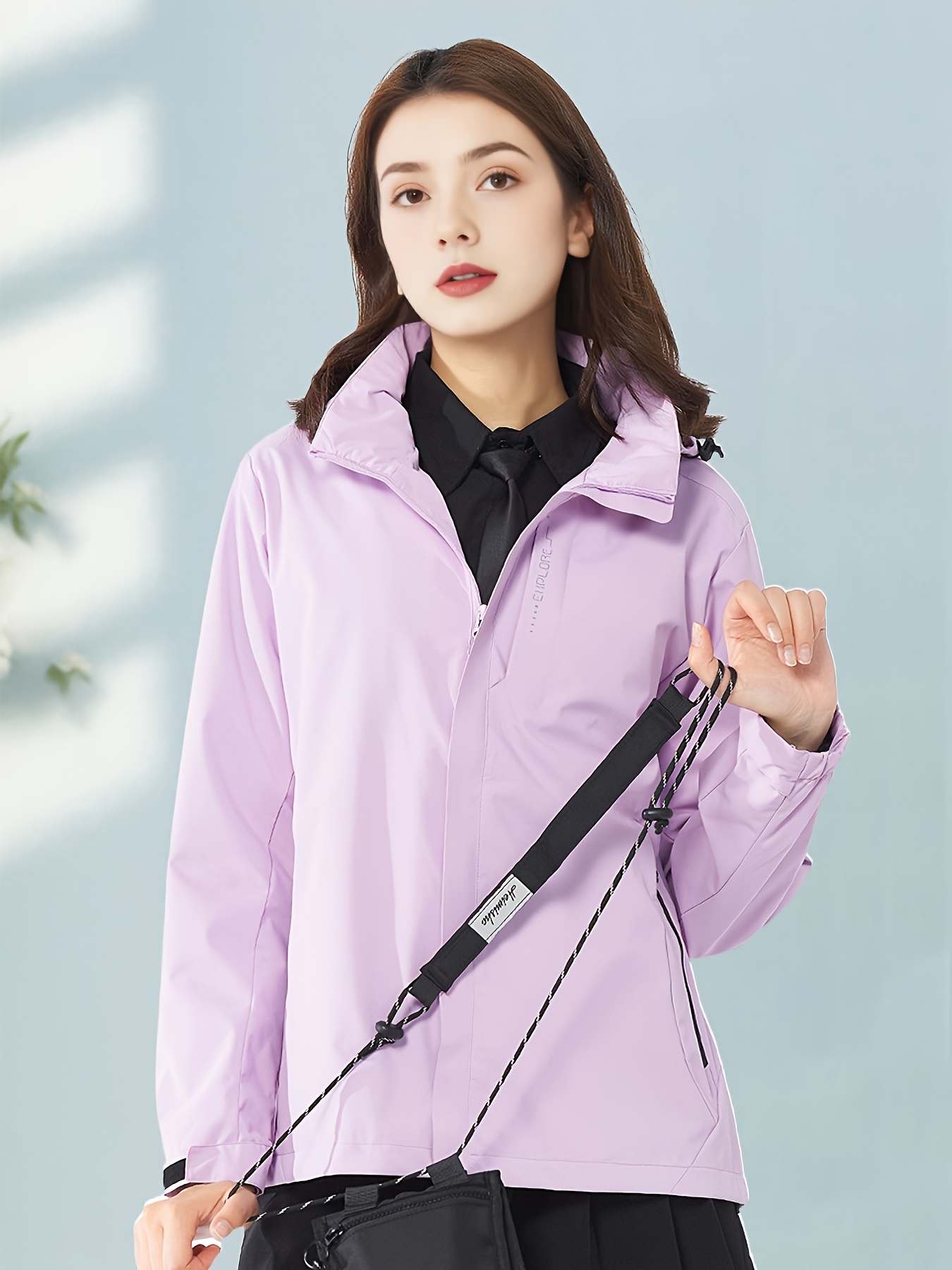 Chaqueta para mujer resistente al viento con capucha desmontable y bolsillos con cremalleras, ideal para senderismo y pesca en todas las estaciones, puños ajustables, color rosa vibrante con detalles en negro, equipo de senderismo
