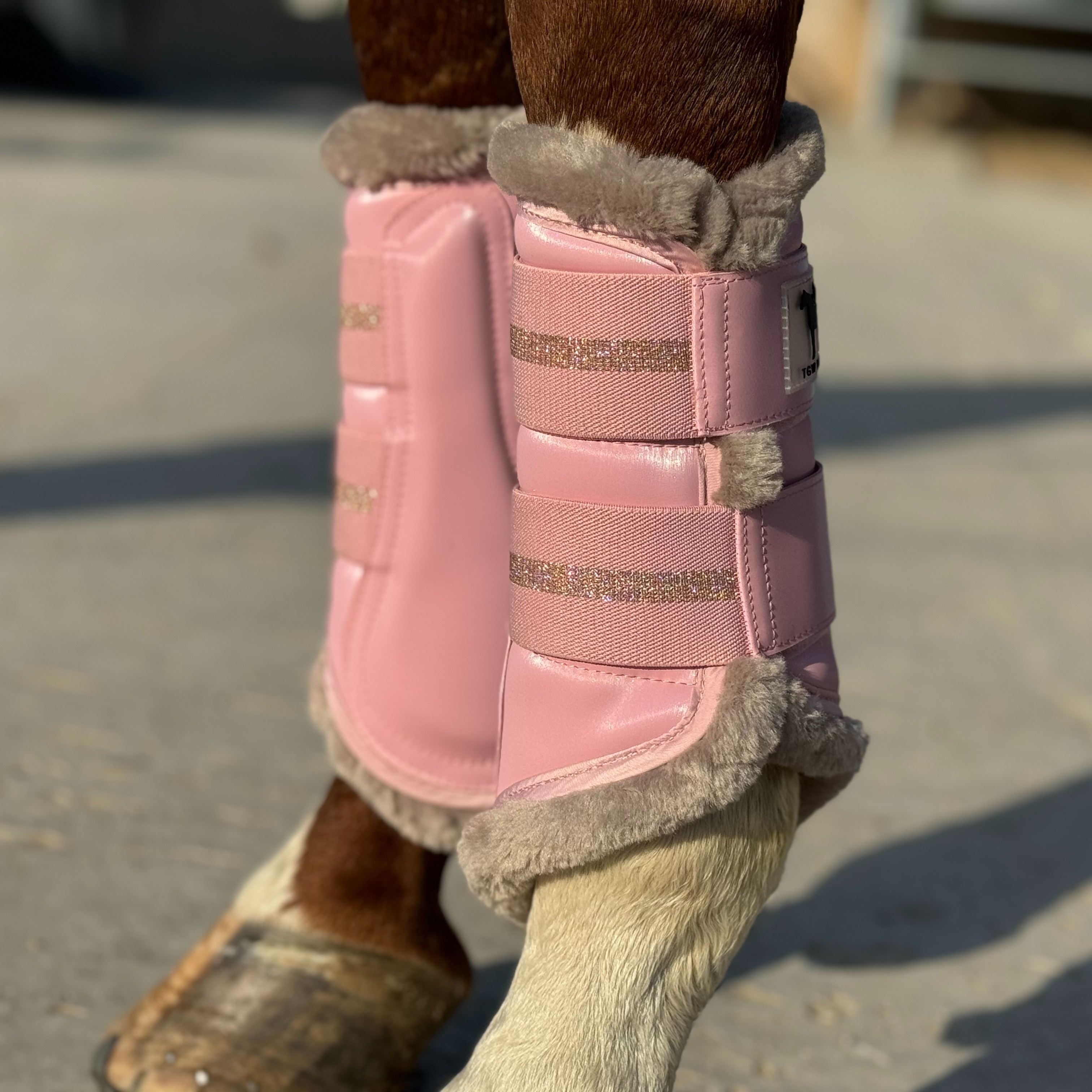 

Festive Pink Horse Leg Wraps - Xl, L, M, S Sizes - Pu Leather, No Battery - Protective Horse Leg Cover, Dressage Leg Wraps, Training Leg Wraps, Horse