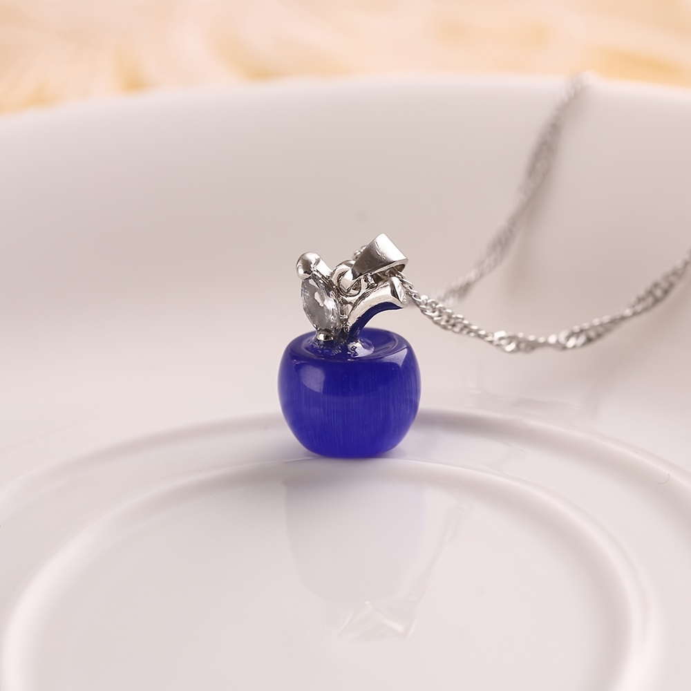 

Small Necklace With Fashionable Clavicle Chain And Small Pendant