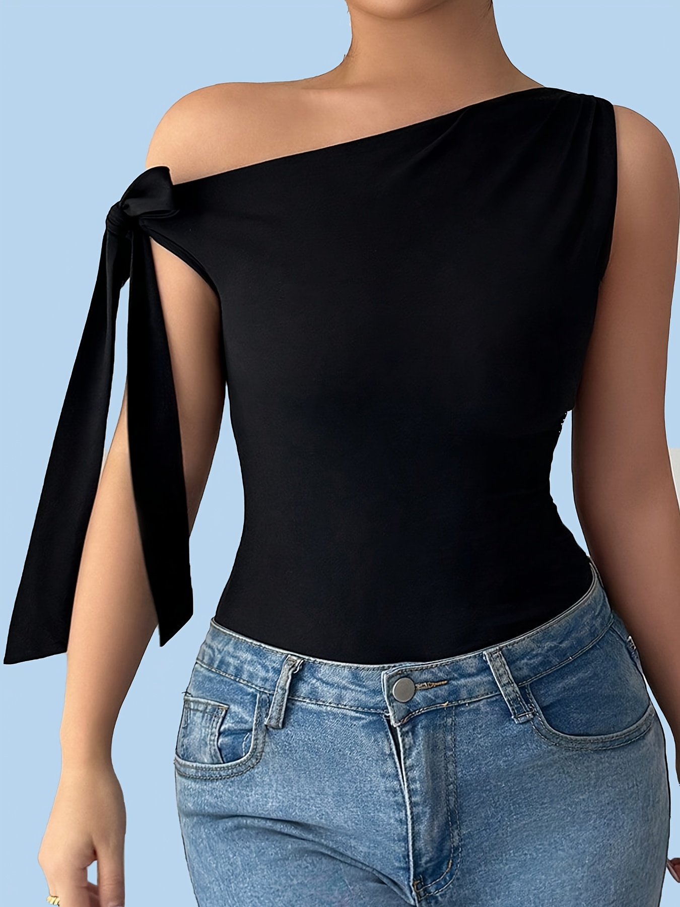 අයිතම පින්තූරය 2025 නව කාන්තා අත් නැති උරහිස් රහිත අසමමිතික හැඩකාර සහ අද්විතීය ටොප් එක