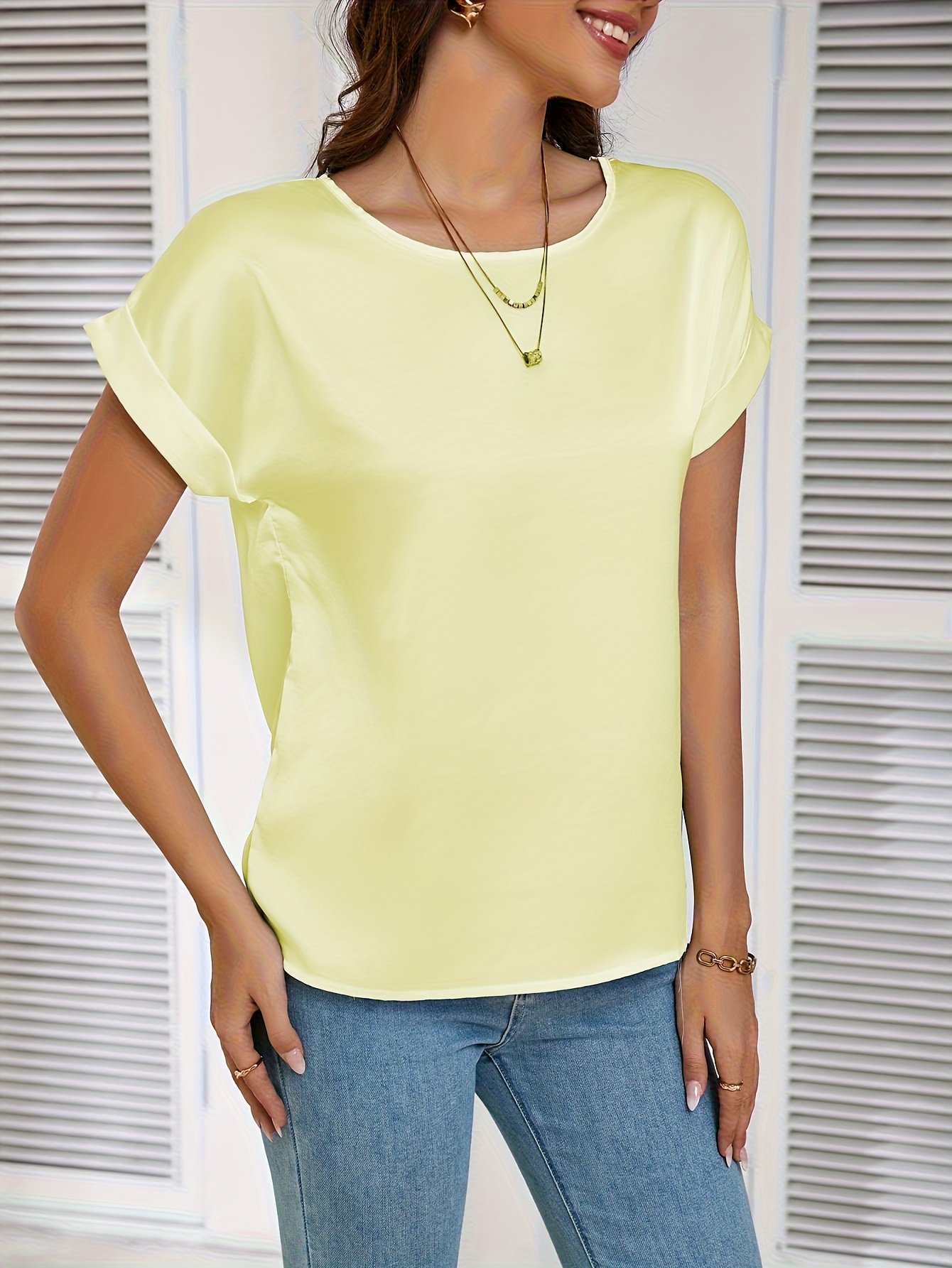 Elegantly Styled Versatile Short-sleeved T-shirt With A Simple And Fashionable Design