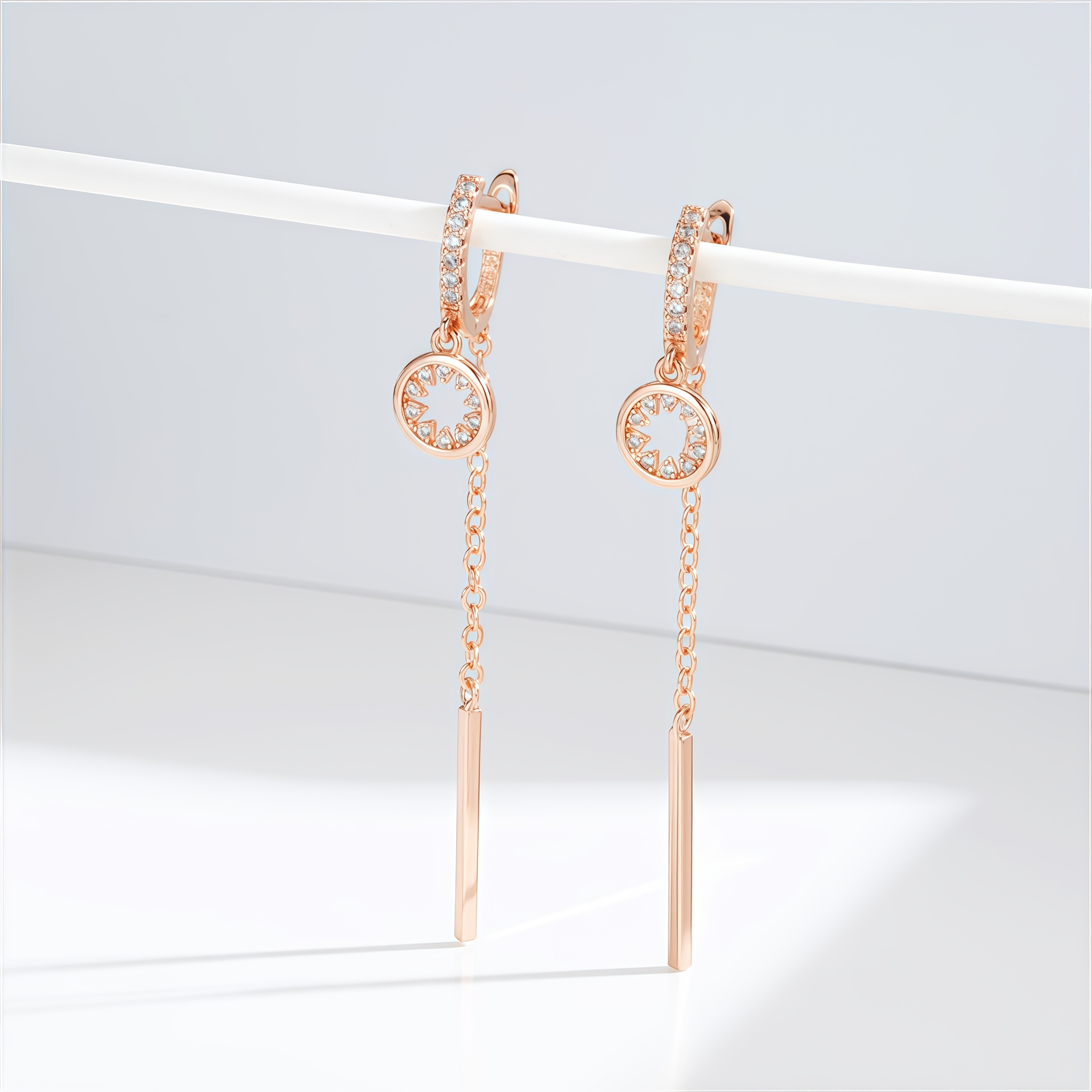 E-shop Ein Paar roségoldene, hochwertige, exquisite, hypoallergene Damenohrringe mit 14K-Kupferplattierung, elegant und luxuriös, eingelegt mit