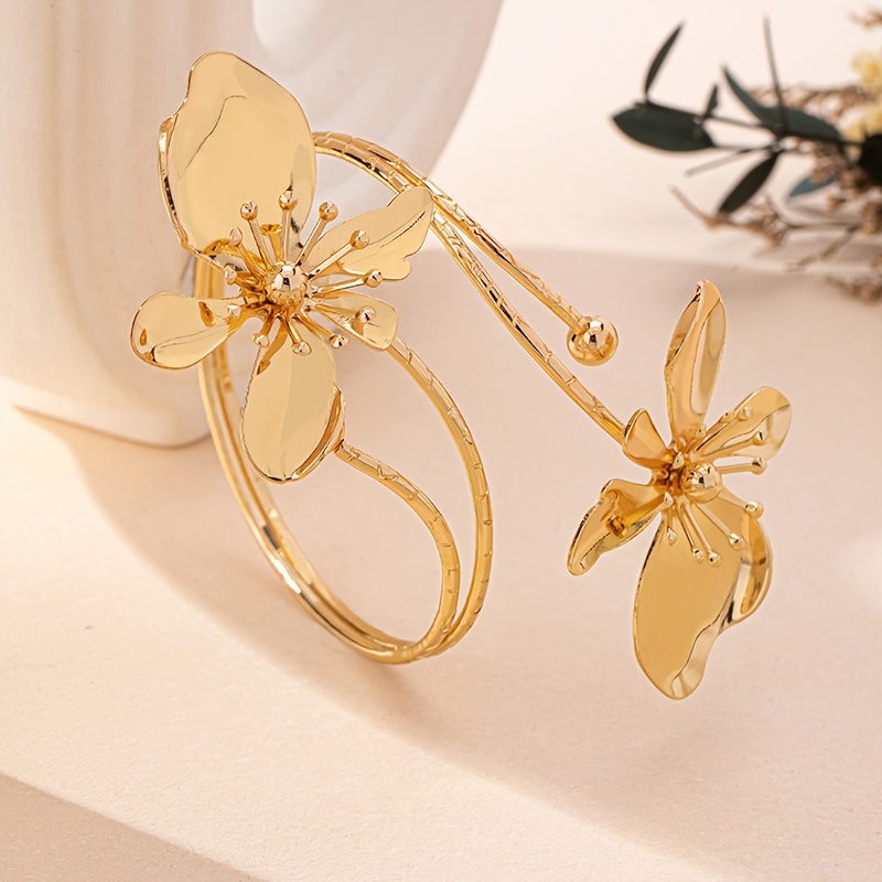 Women's Twin Flower Open Bangle, Light Luxury Hand Jewelry