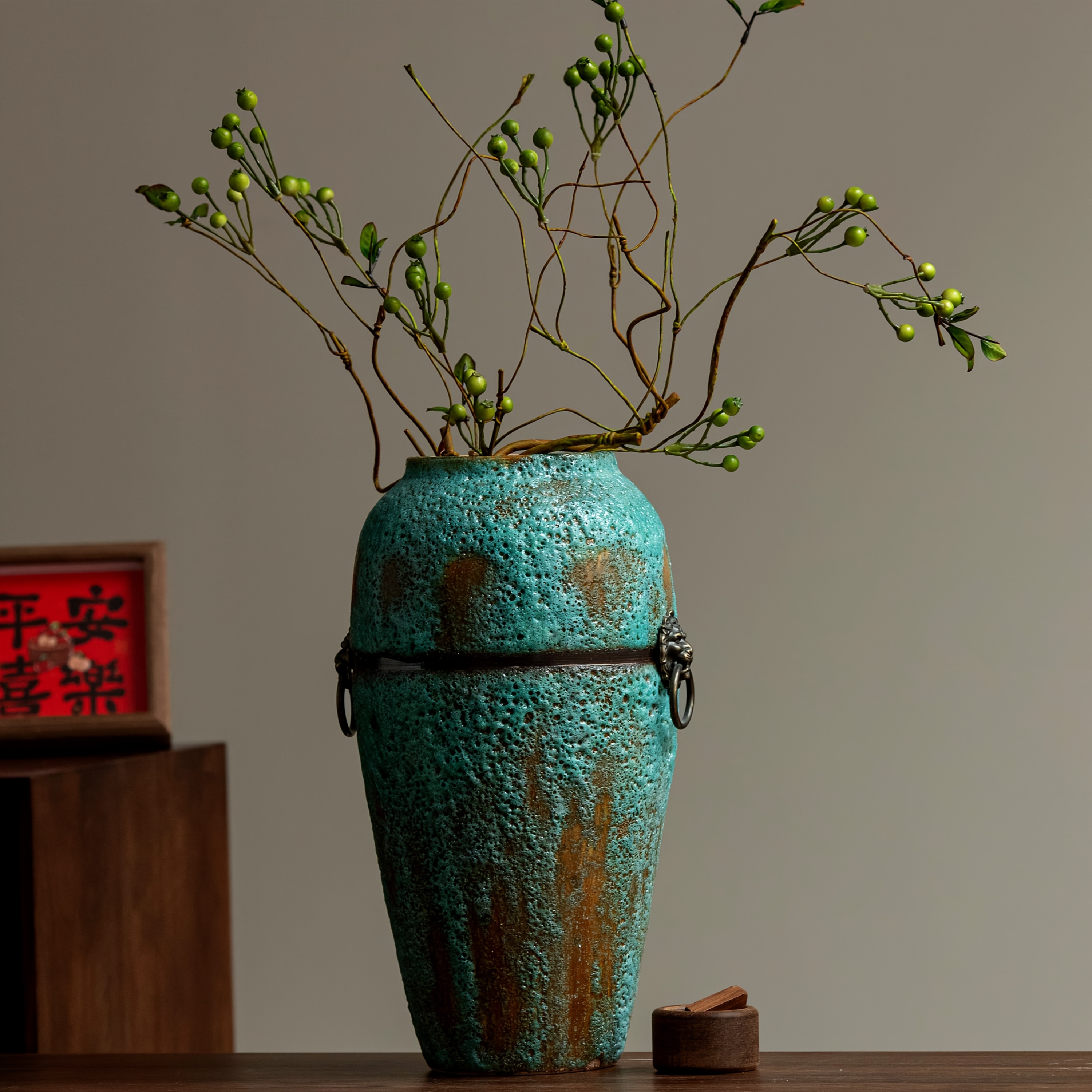 Wabi-Sabi Style Blue-Green Ceramic Vase, Natural Texture + Metal Decoration, Suitable for Living Room Landscaping, Art Studio Arrangement, The First Choice for Literary Shop Owners And Nostalgic Experts, Housewarming Gifts/Daily Display