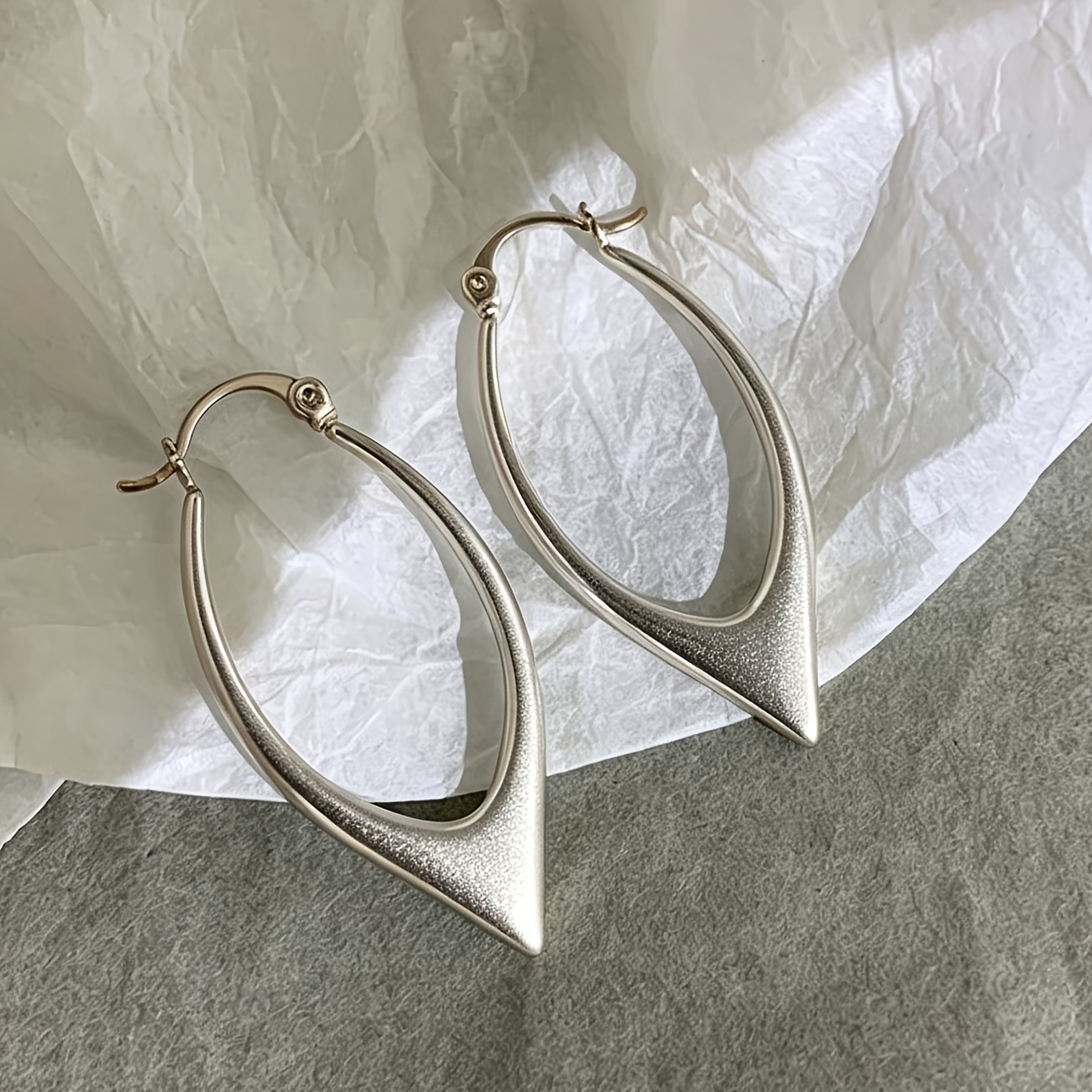 TEMU 1 Pair Of Casual And Fashionable Geometric Matte Copper Alloy Ear Cuffs, Suitable For Women' Wear And Parties