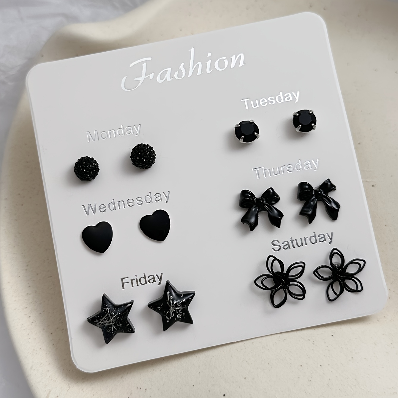 TEMU Un conjunto de 6 de estilos variados sin repetición, con redondos y de con flores. es un elegante y moderno set de aretes para damas, ideal para