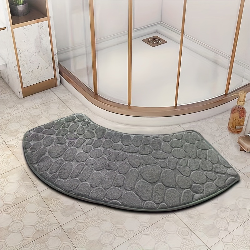 

1pc Anti-slip Arc-shaped Bath Mat With Memory Foam, Quick Absorbent And Machine Washable Bathroom Rug, Soft Polyester With Pvc Backing, Pebble Pattern Design