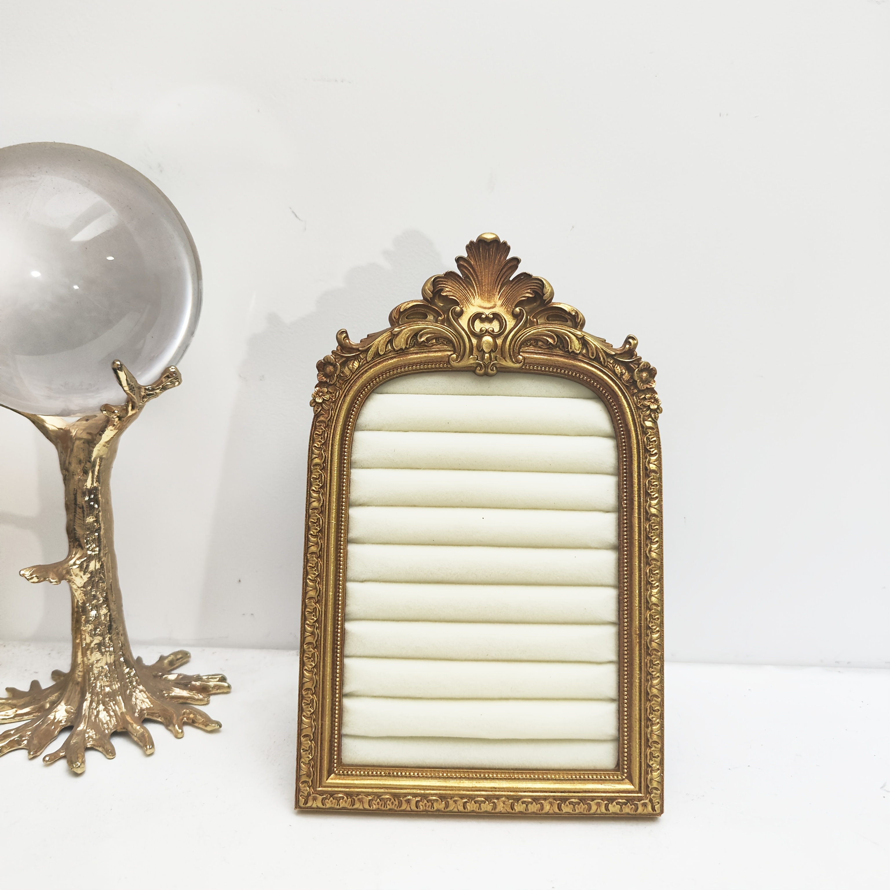 Image of White And Pink Velvet Ring Display Vintage Frame Velvet Jewelry Display Stand Earring And Ring Organizer Creative Decorative Display Stand For Accessories, 1pc