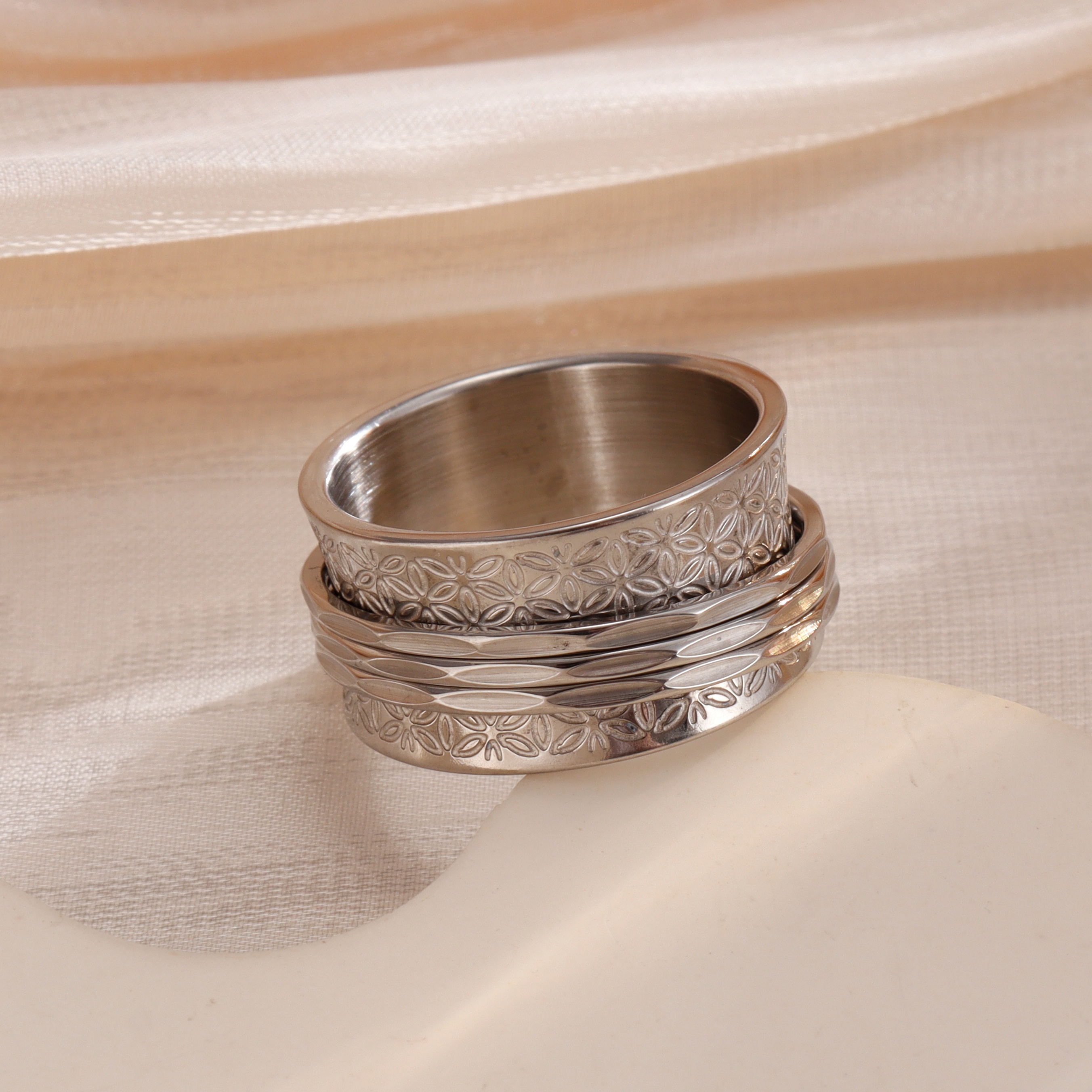 a stylish womens ring with a vintage rotating flower ring a stainless steel anxiety relief ring a unique snowflake rotating ring a meditation ring fashionable jewelry suitable for holidays yoga parties birthdays anniversaries etc Product details 2