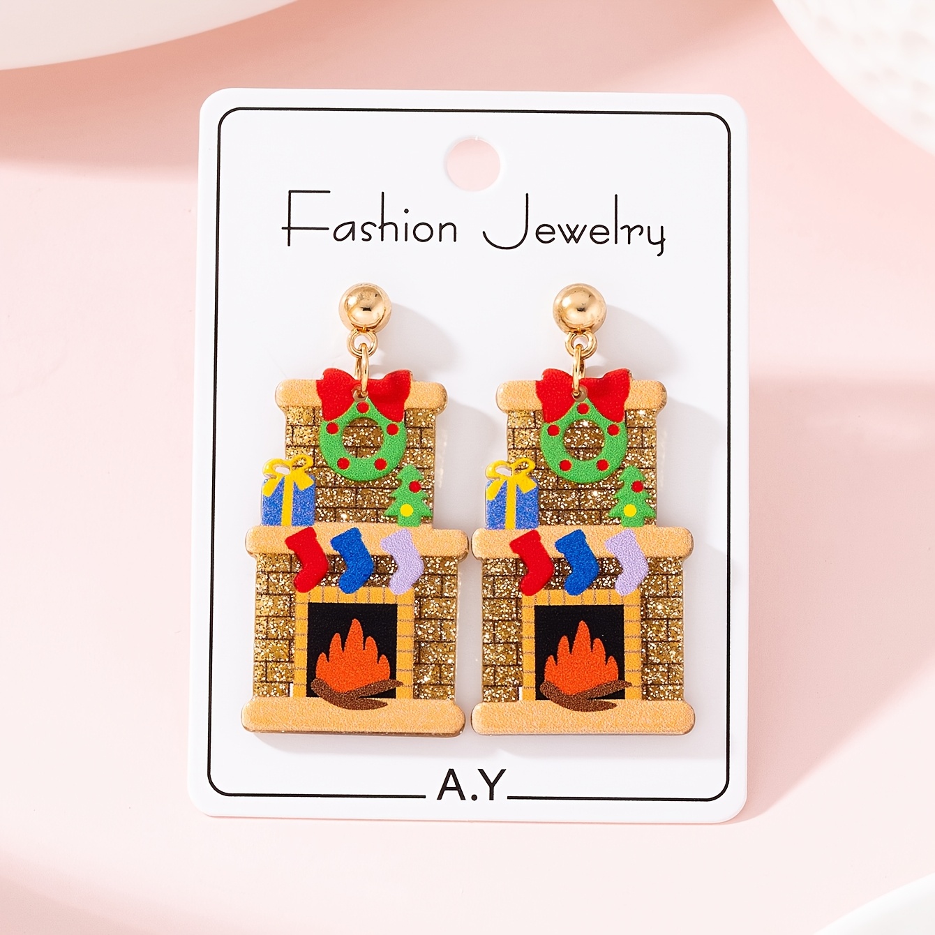 TEMU 1 Paire de Boucles d'Oreilles Tendance pour Femme, Motif Couronne d'Hiver avec Cheminée Imprimée, Chaussette de Noël et Sapin de Noël, Idéales