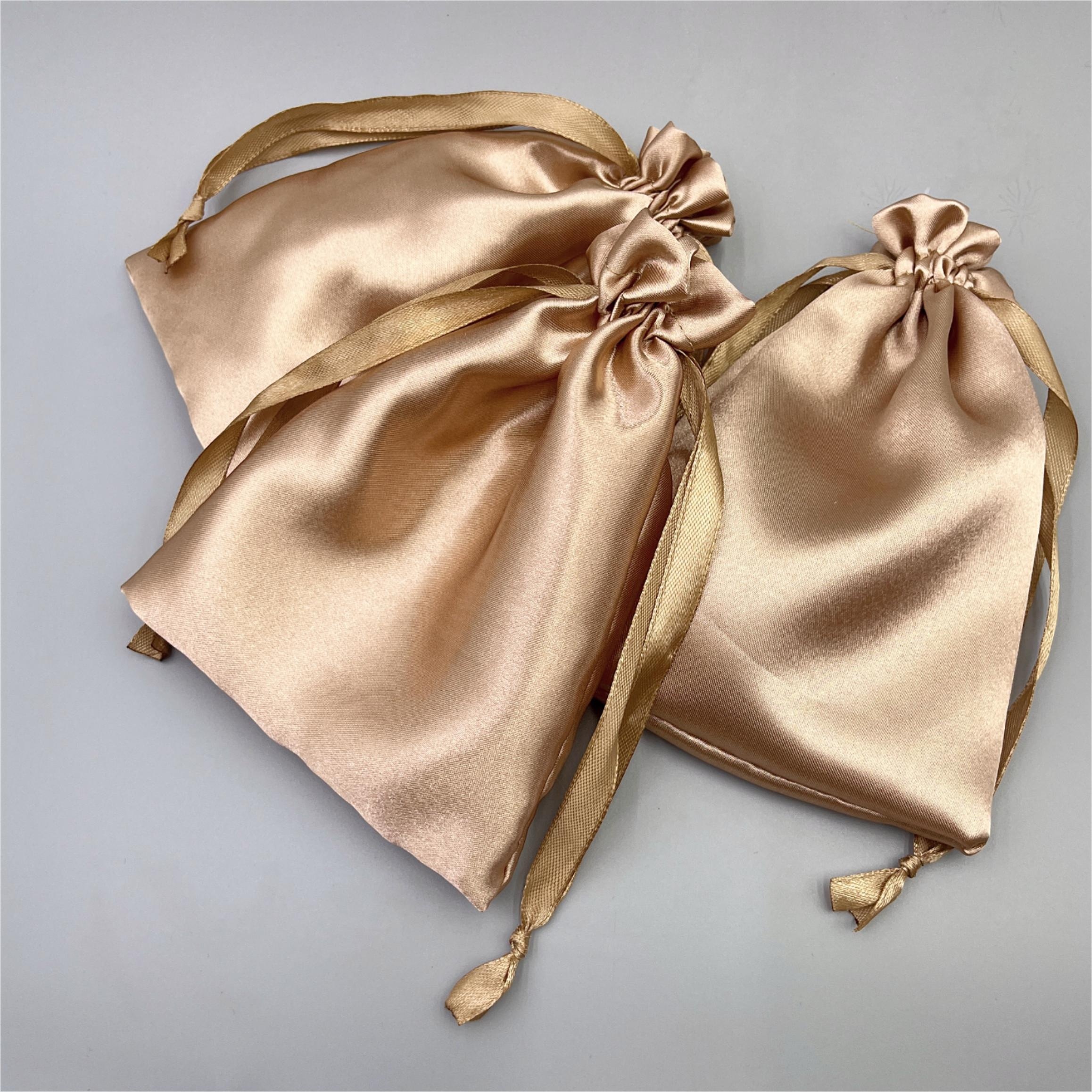 

Sacs Cadeaux Dorés Satinés de 5" x 7", Sacs à Bijoux, Sacs à Cordon pour de Mariage, Sacs Cadeaux pour Douche de Jeunes, Noël 50 par