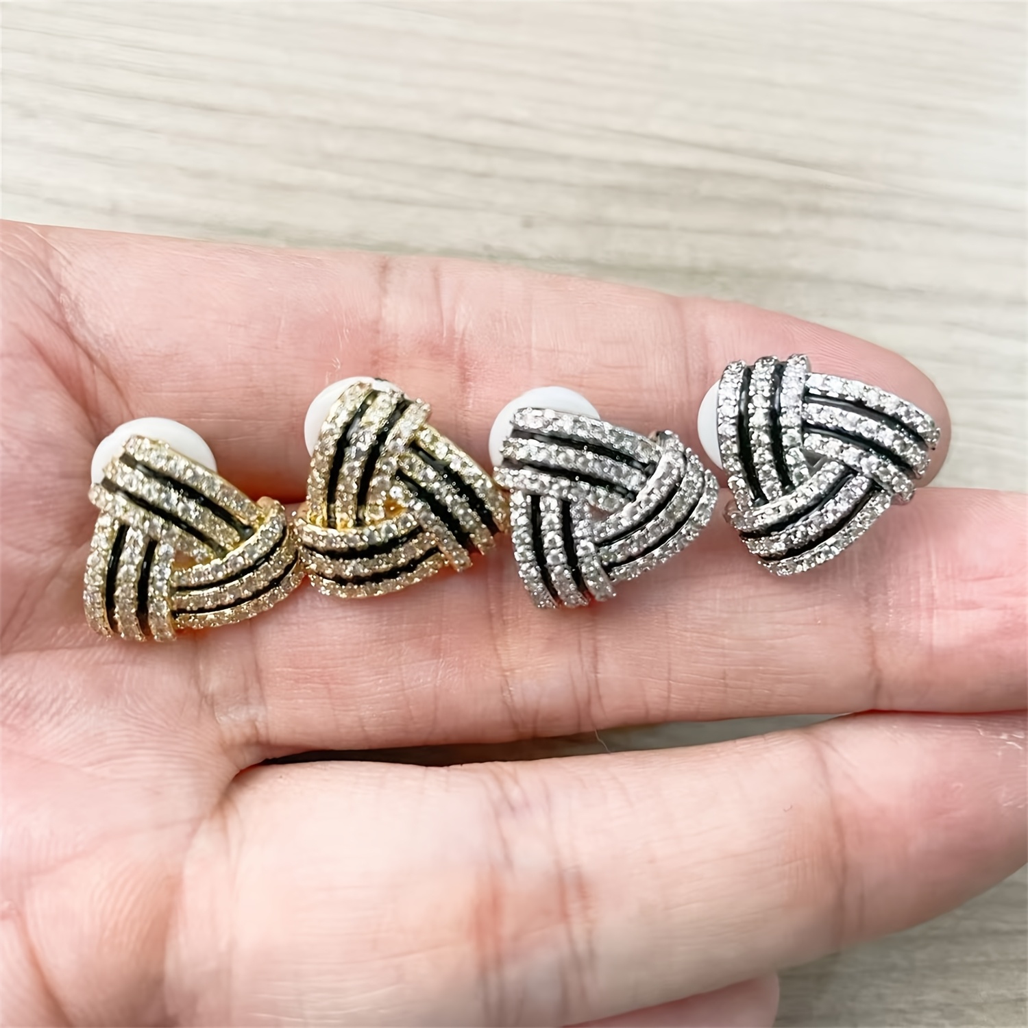 

1 Paire d'élégantes boucles d'oreilles à clips plaquées or avec zircones synthétiques, , parfaites pour la Saint-Valentin, les fêtes, les , le port - Accessoire toutes