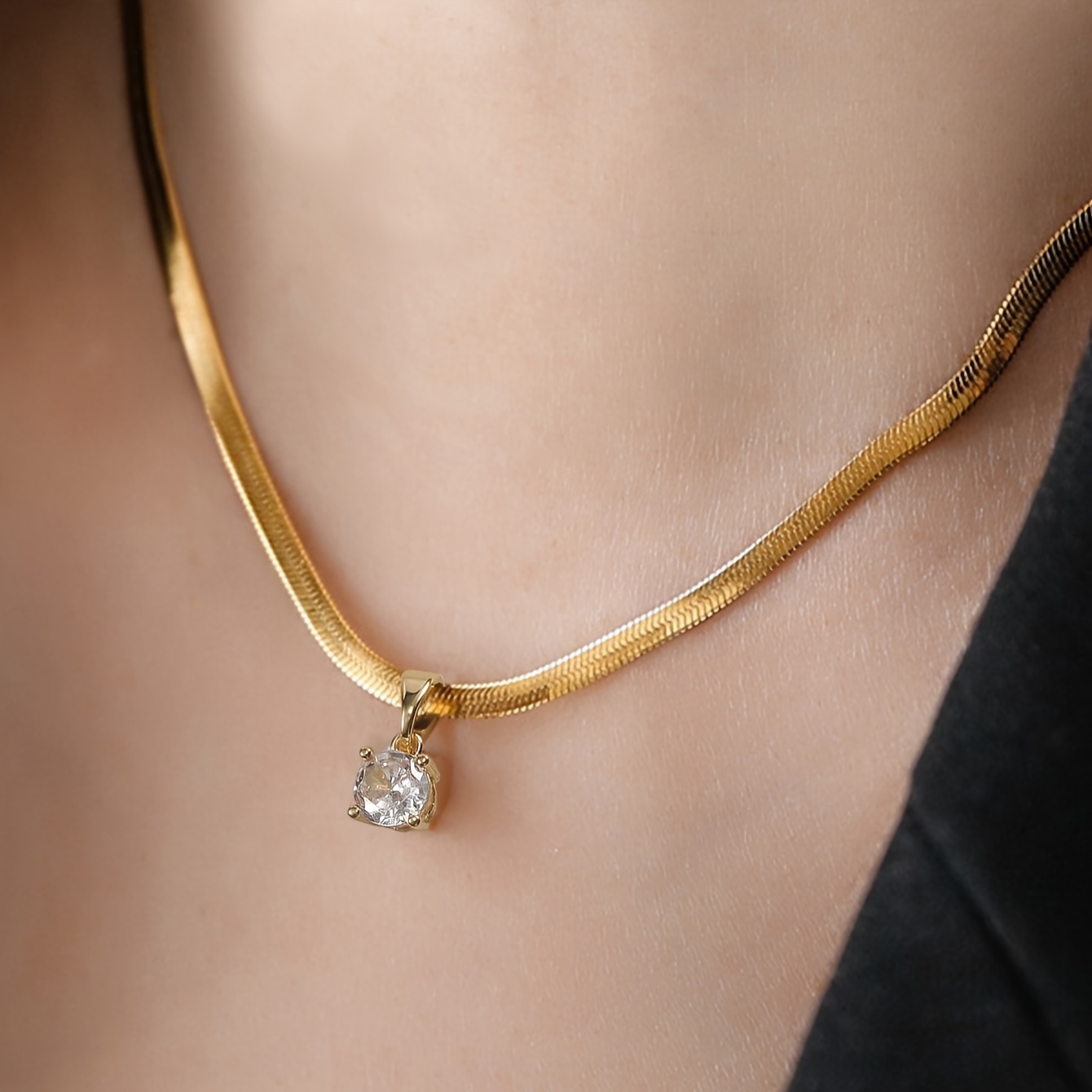 A Classic Vacation-Style Necklace Featuring a Sparkling Cubic Zirconia Stainless Steel Blade for Women