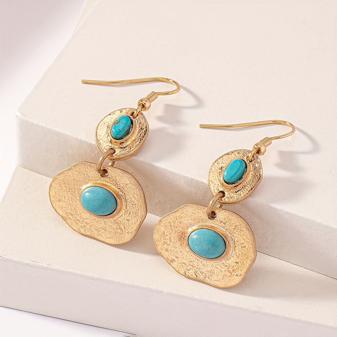 

Boucles d'oreilles vintage bohème en métal doré avec turquoise, boucles d'oreilles pendantes de irrégulière pour femmes, accessoire de bijoux chic