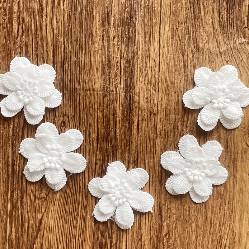 E-shop 1 Packung mit 5 Stück weiße Stickerei-Patches, 3-lagige 3D-Blumen, geeignet für Vorhänge, Kleidung, Hüte, Verpackungsdekorationen, handgemacht,