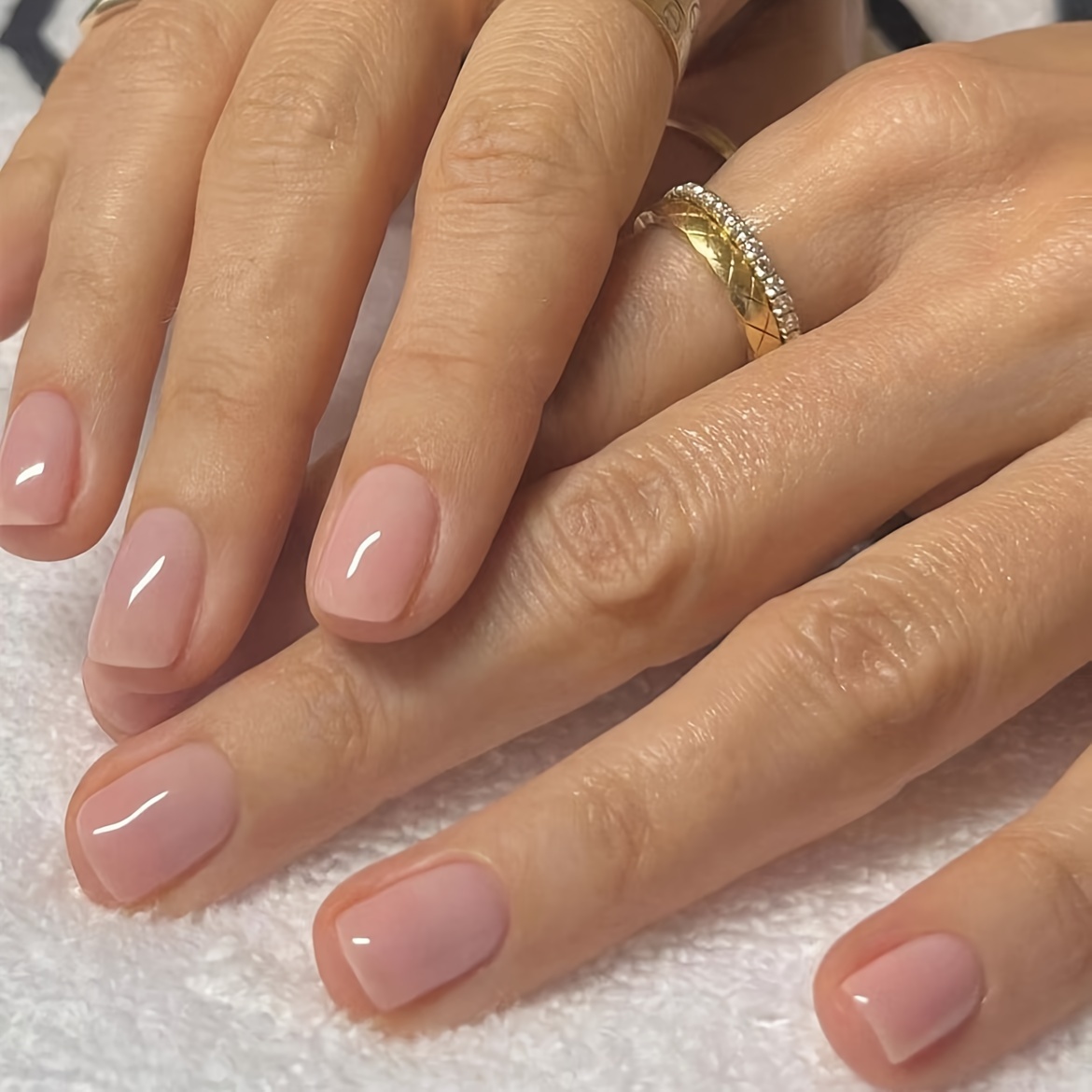 TEMU 48pcs Of New Fashionable Simple Nude Pink Short Square With Hand Nails Set