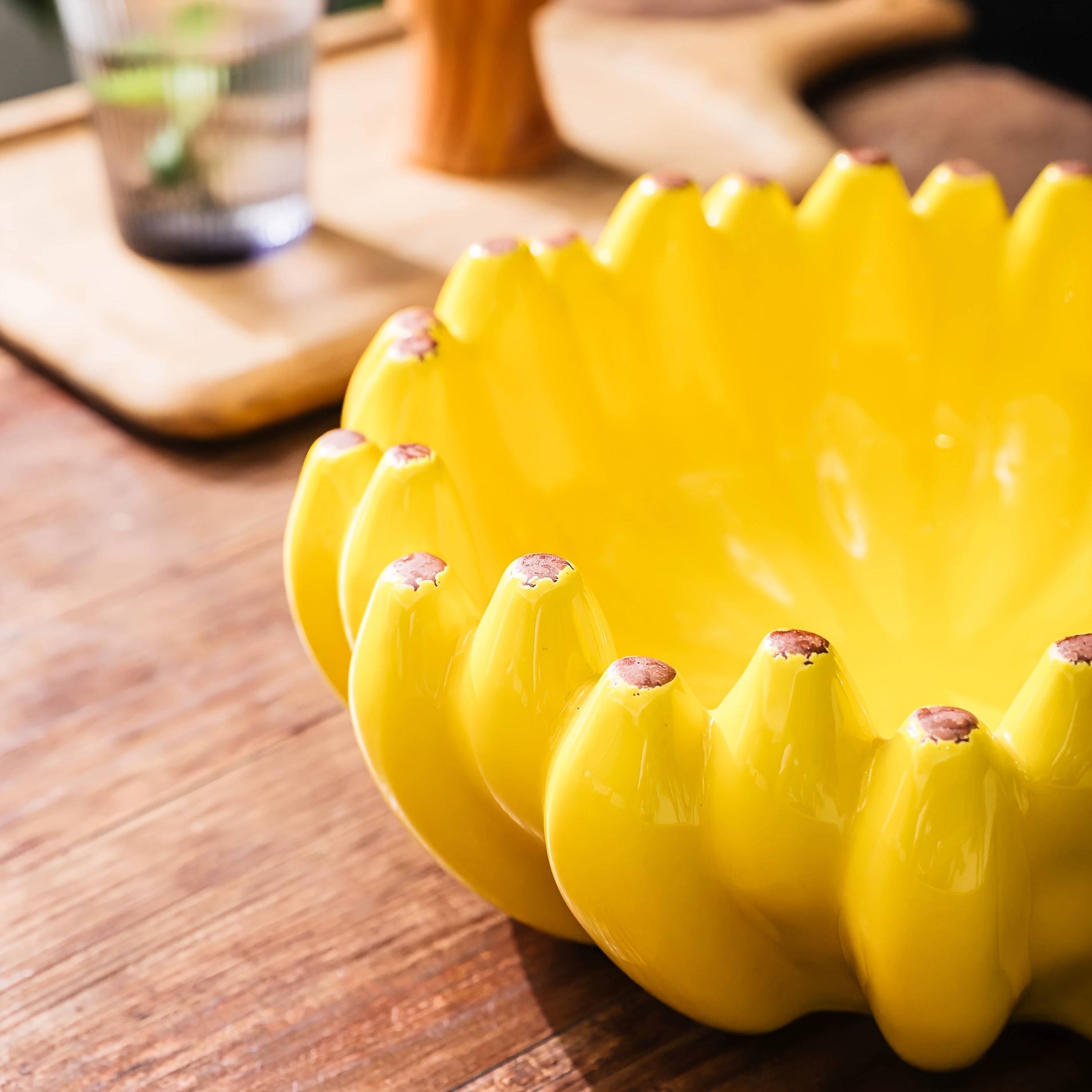 Large 9.5-Inch Ceramic Banana-Shaped Serving Bowl - Vintage Style Fruit and Snack Plate, Food-Safe, Ideal for Home, Restaurant, or Hotel Use, Fruit Display | Creative Storage | Ceramic Bow